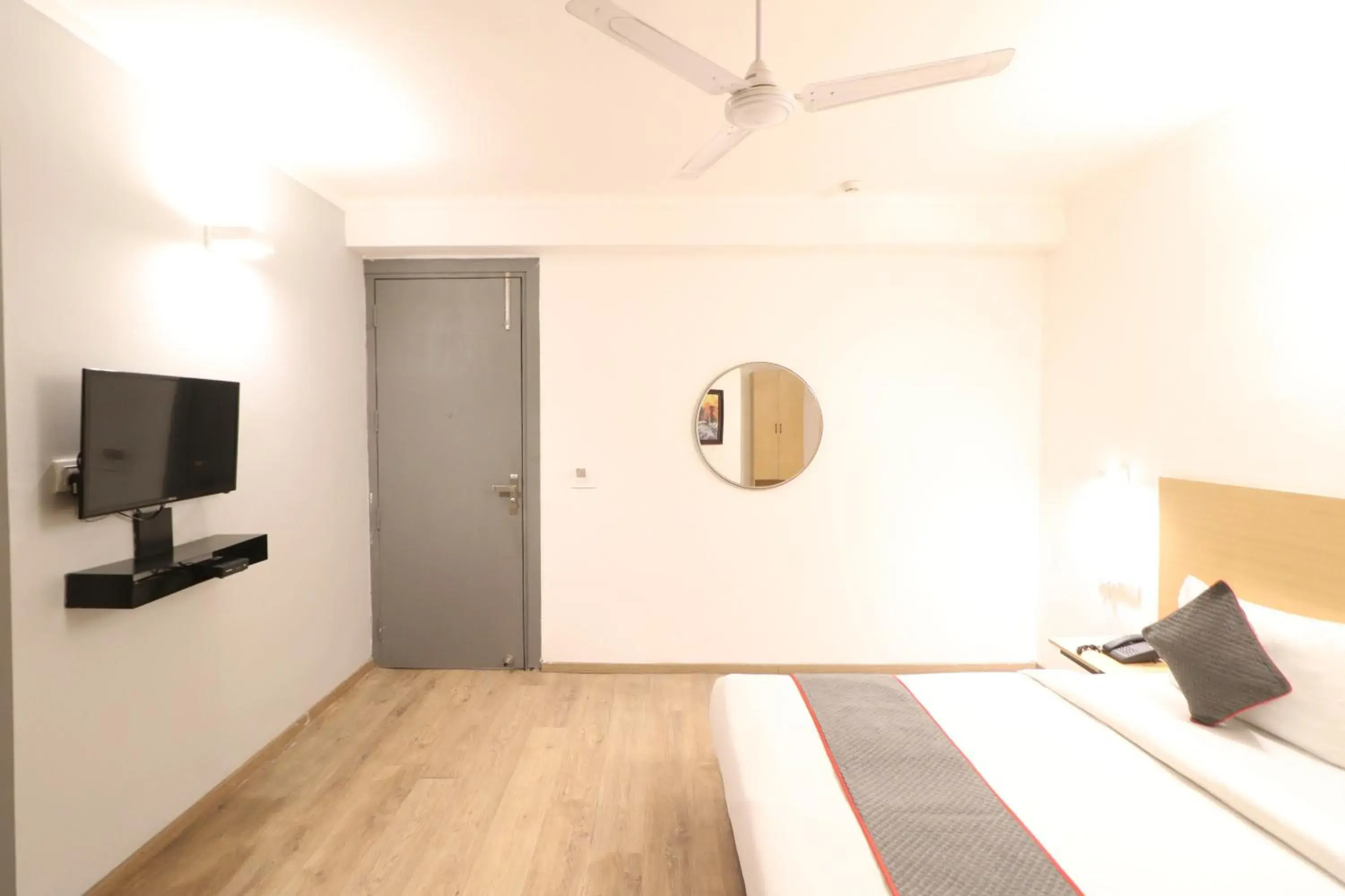 Photo of the whole room, Bed in Flora Residency Photo of the whole room, Bed in Flora Residency