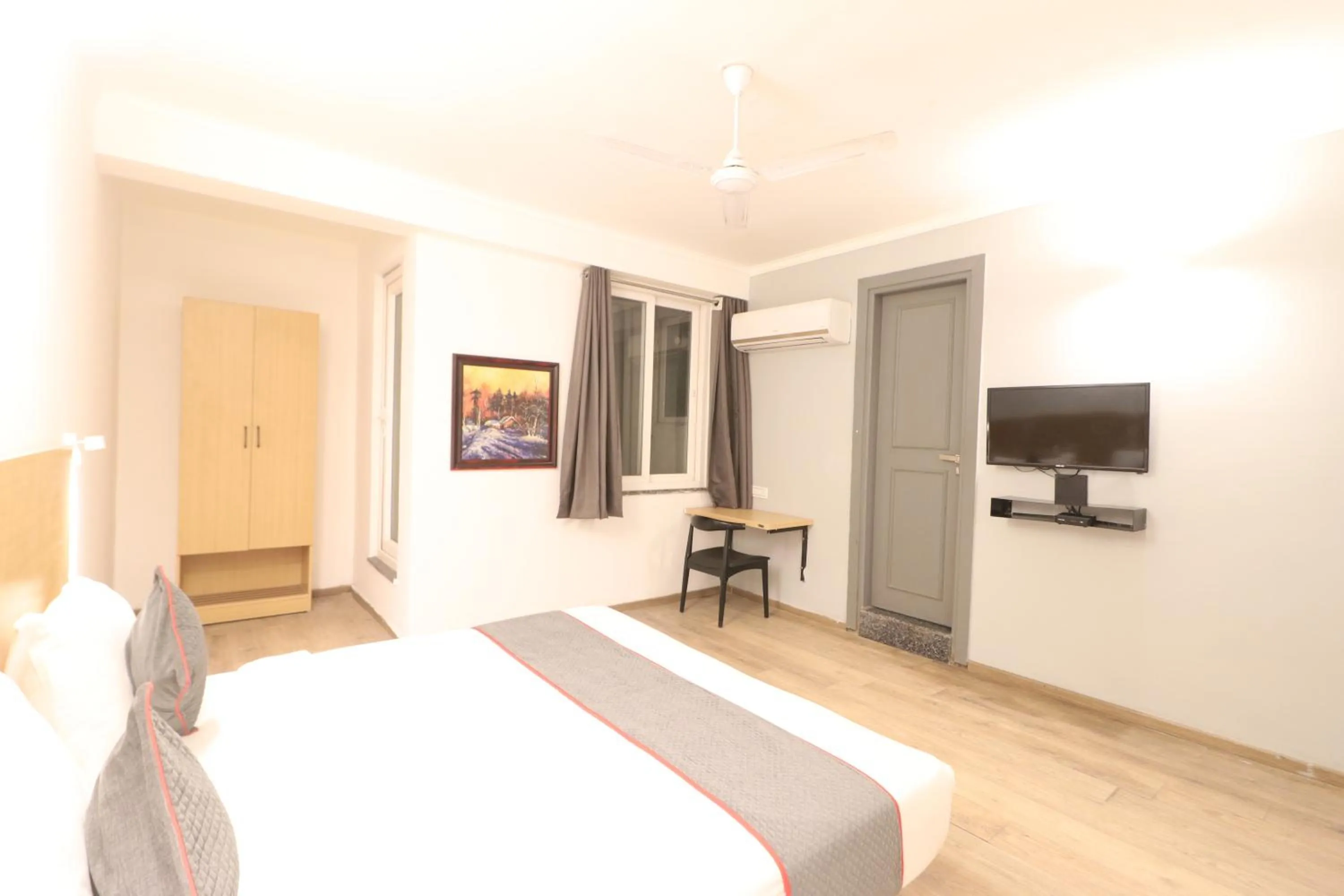 Photo of the whole room, Bed in Flora Residency