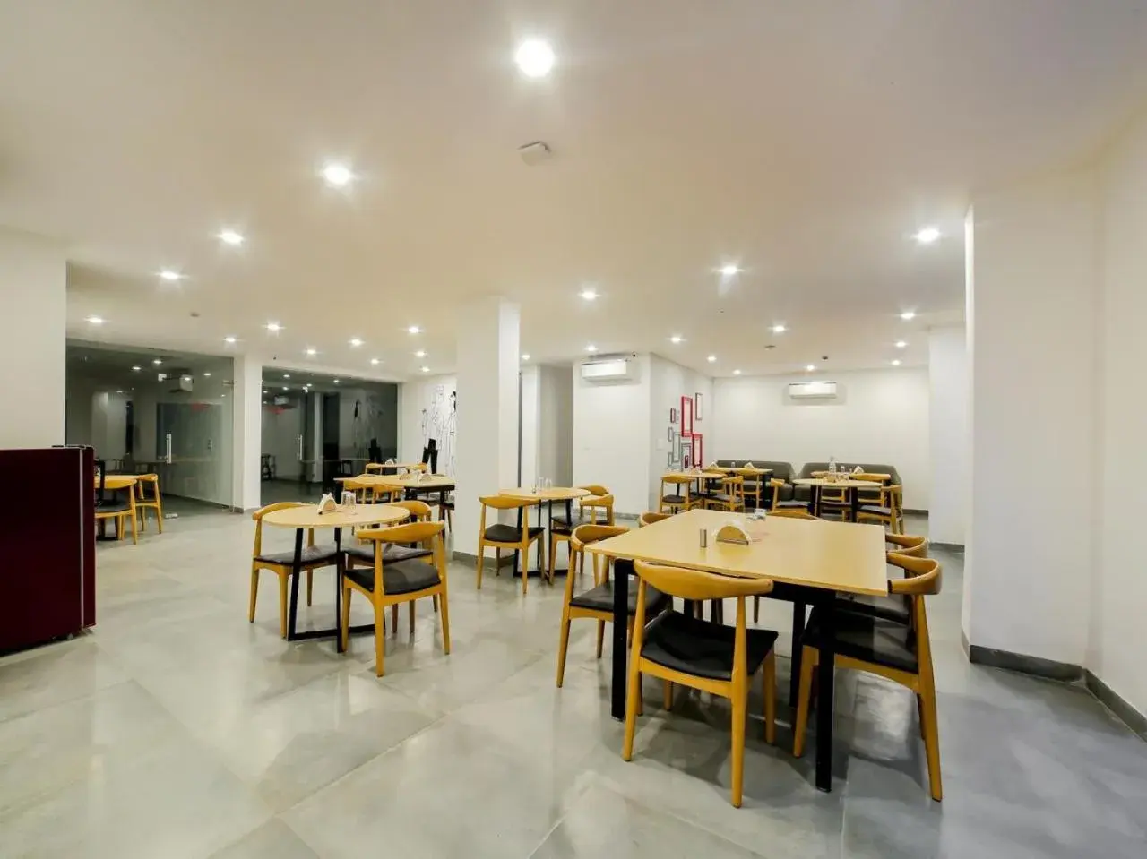 Restaurant/places to eat in Flora Residency Restaurant/places to eat in Flora Residency