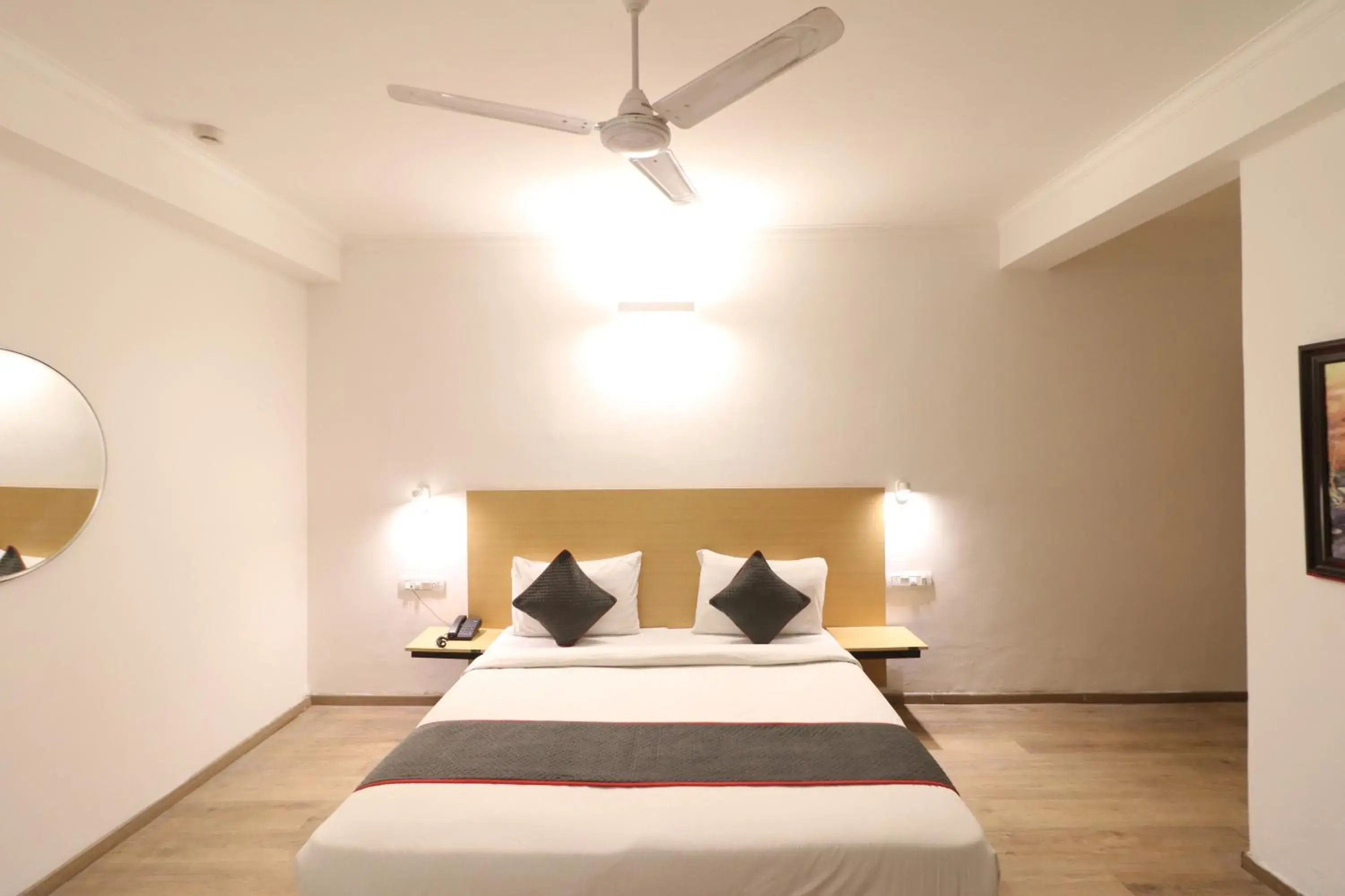 Photo of the whole room, Bed in Flora Residency Photo of the whole room, Bed in Flora Residency