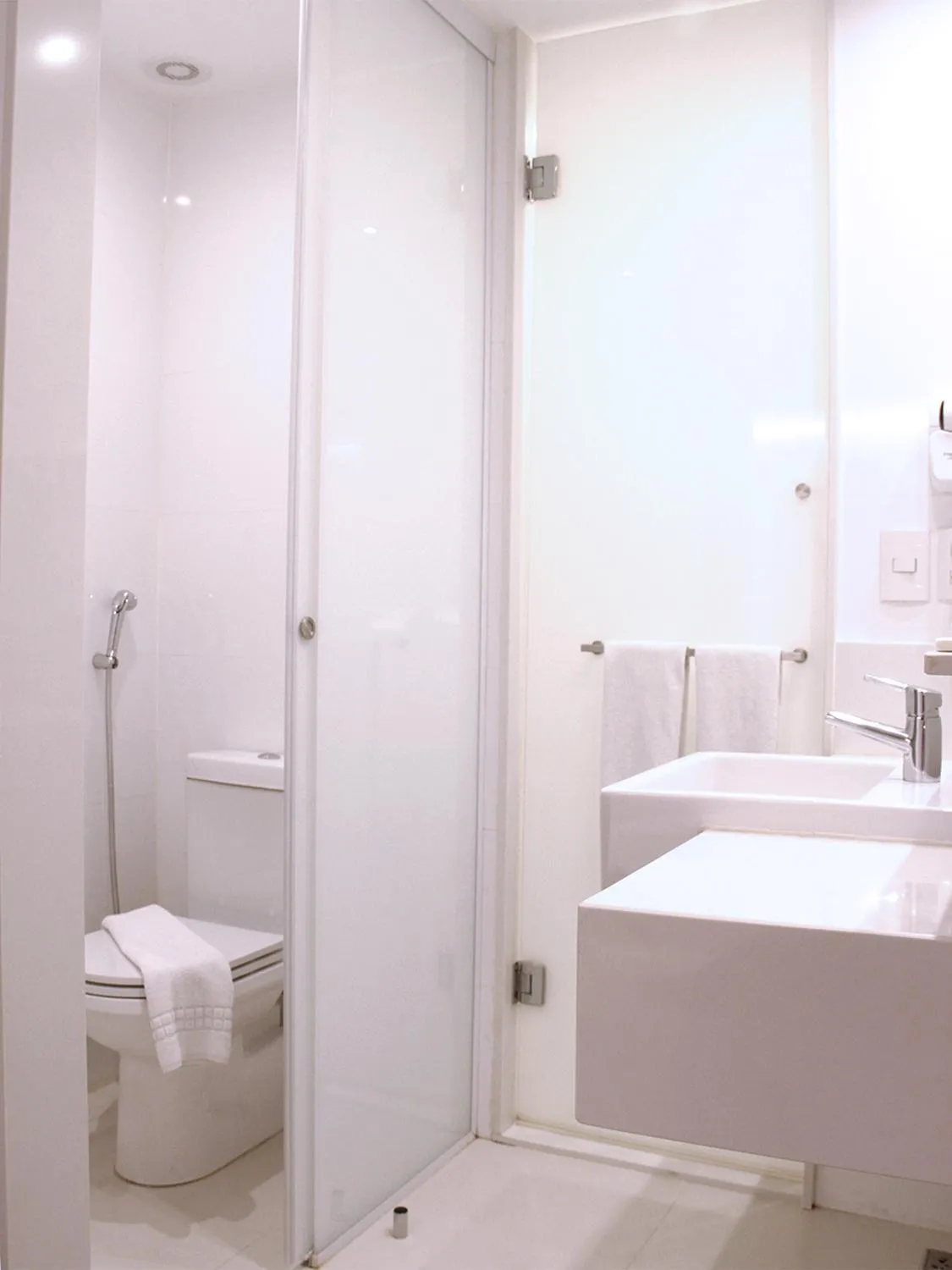 Bathroom in ibis Styles Brasilia Aeroporto