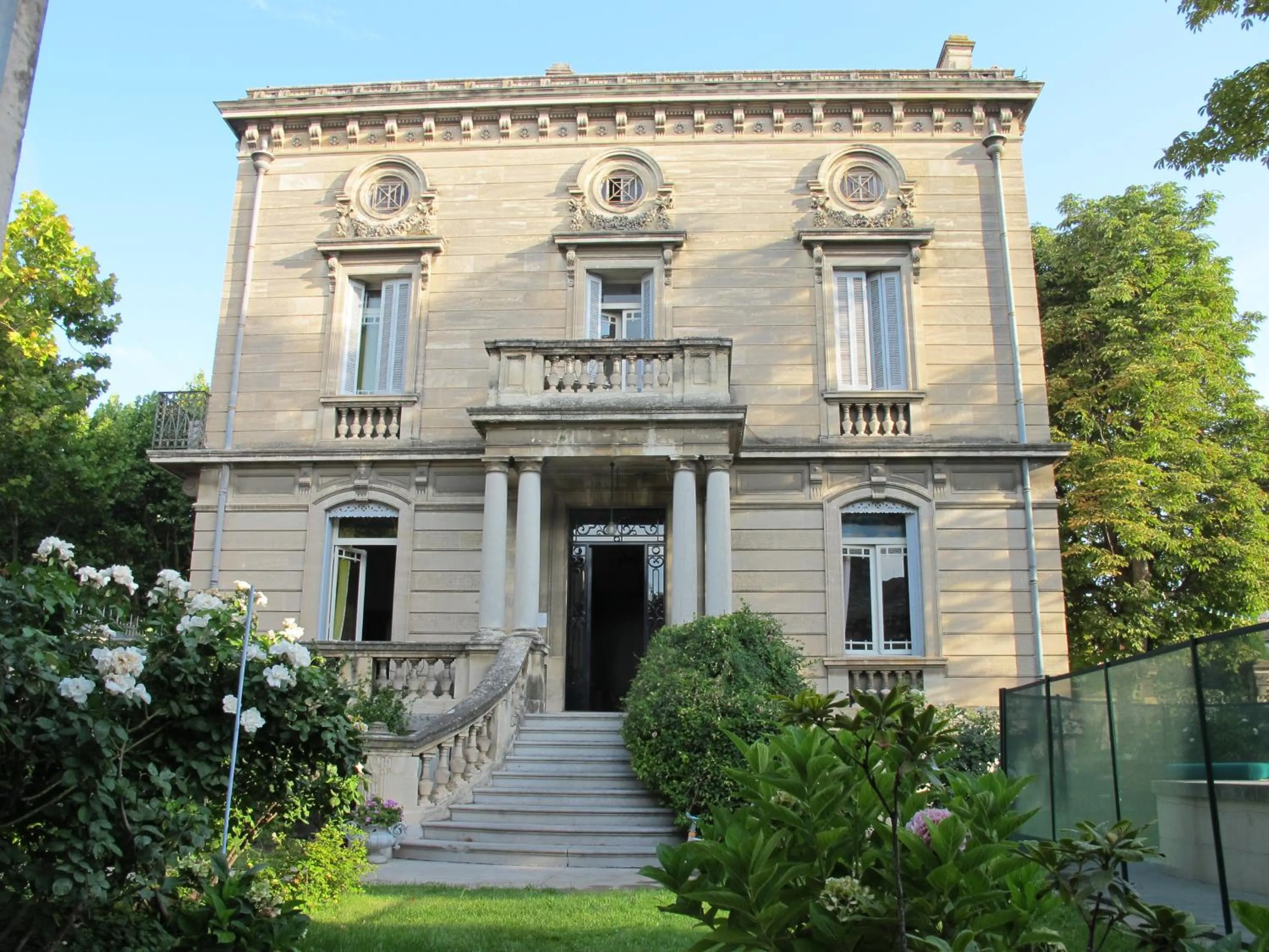 Facade/entrance in La Maison de Sophie