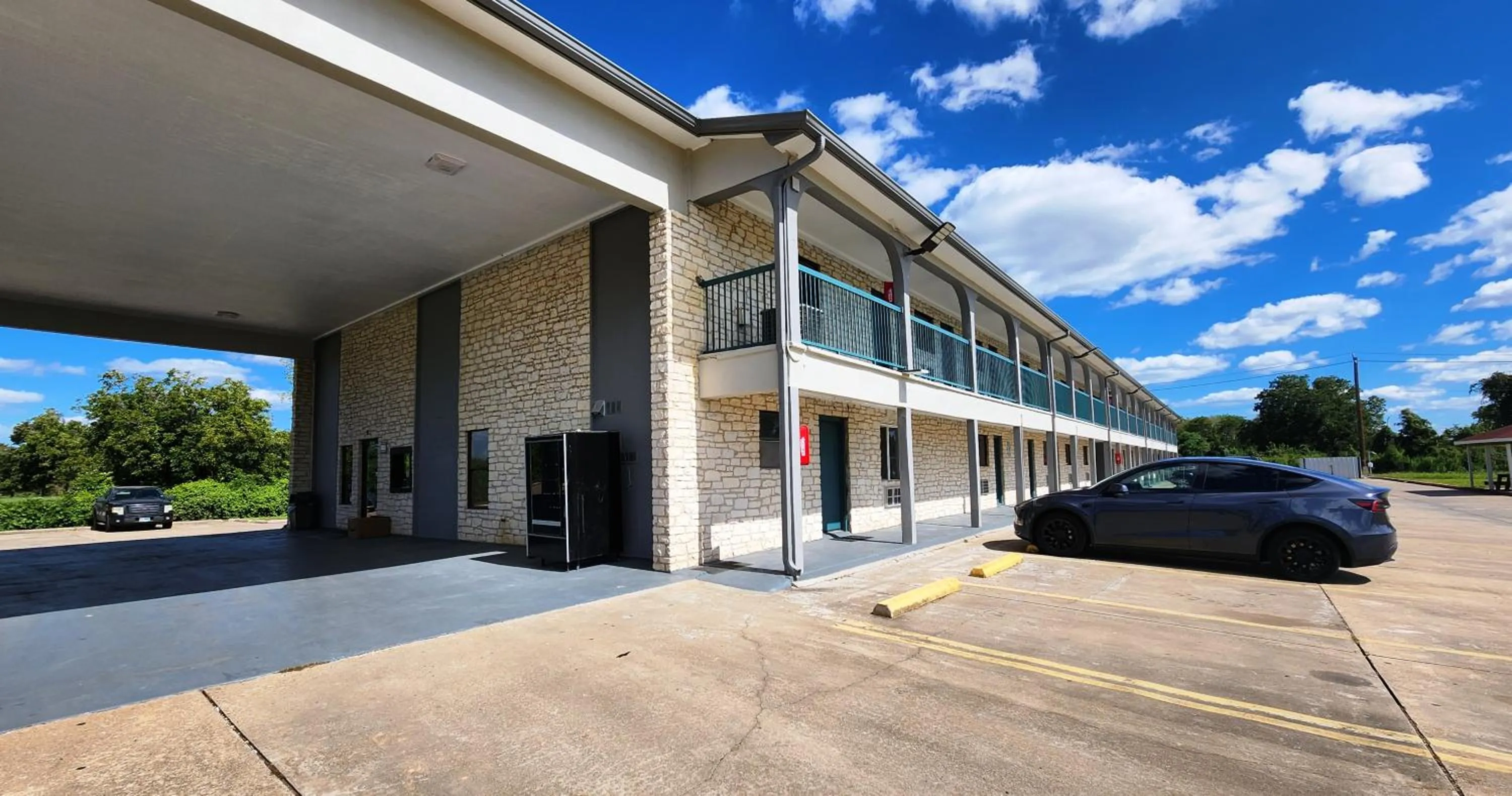 Property building in Scottish Inn & Suites