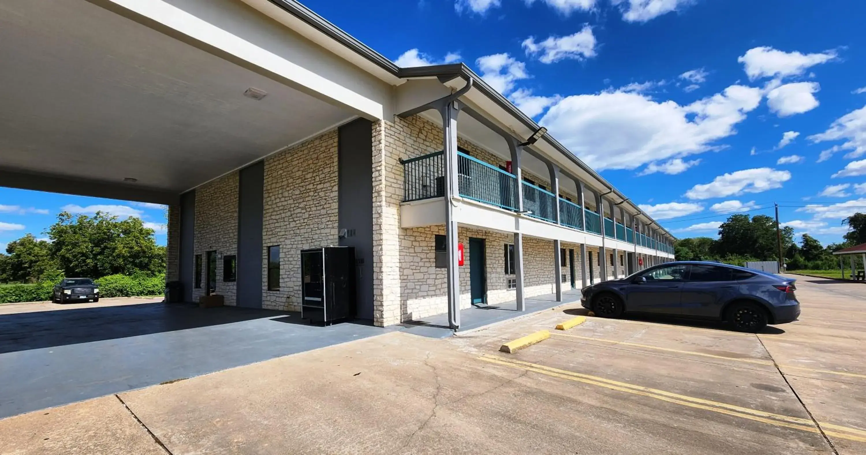 Property building in Scottish Inn & Suites Property building in Scottish Inn & Suites