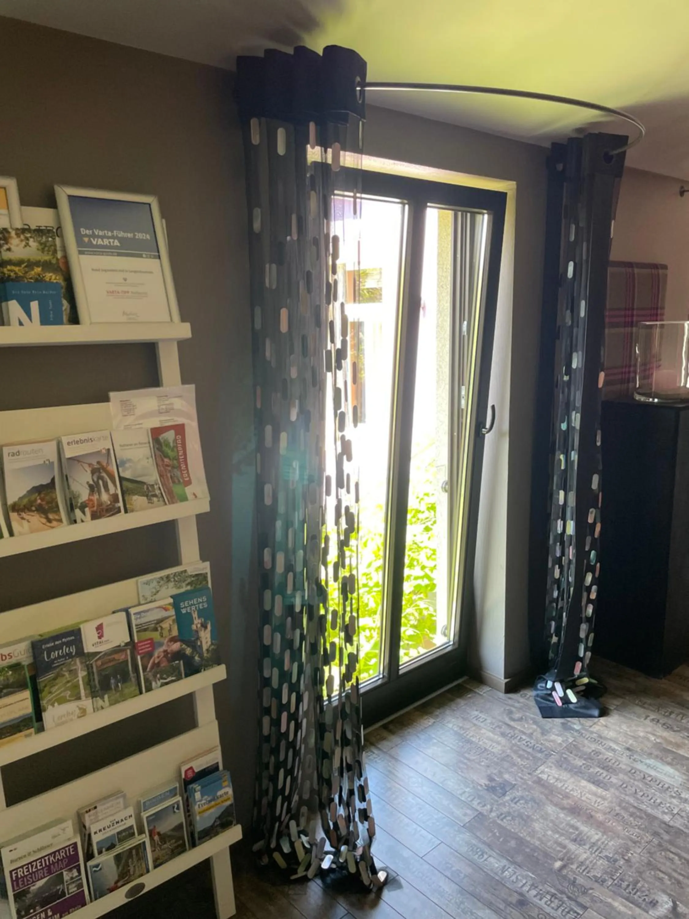 Buffet breakfast in Jugendstil-Hof