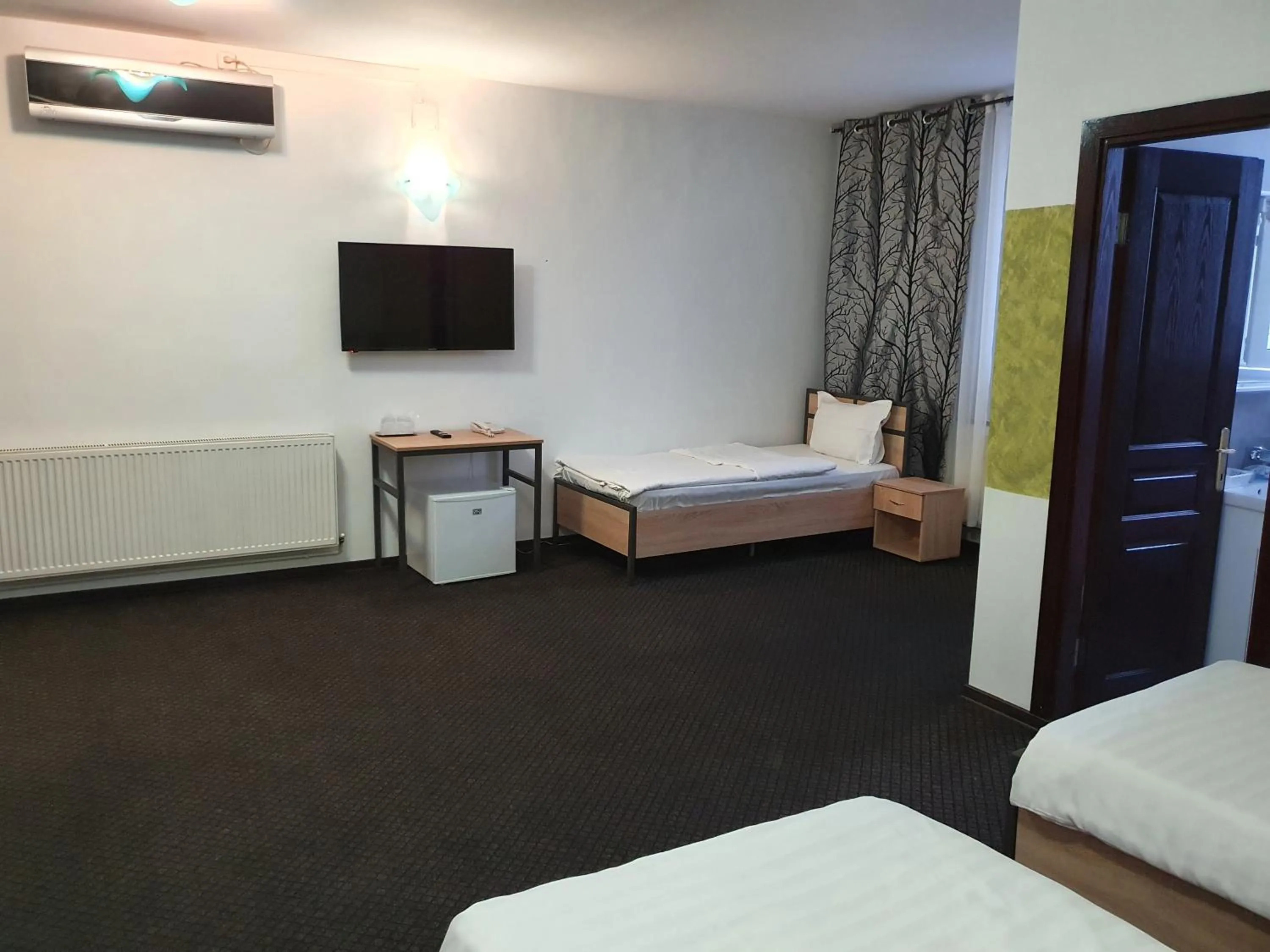 Photo of the whole room, Bed in Motel Davios