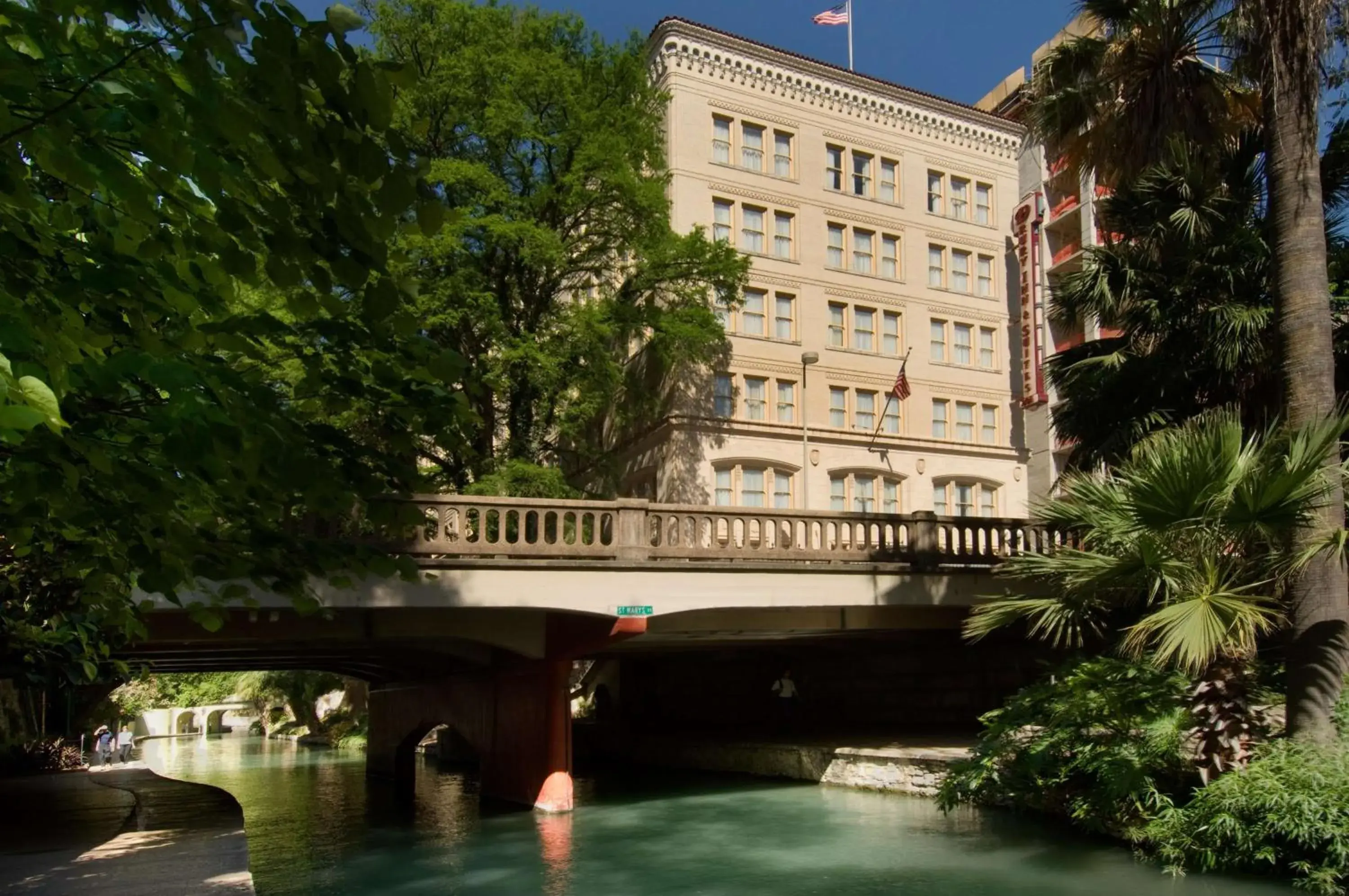 Property building in Drury Inn & Suites San Antonio Riverwalk Property building in Drury Inn & Suites San Antonio Riverwalk