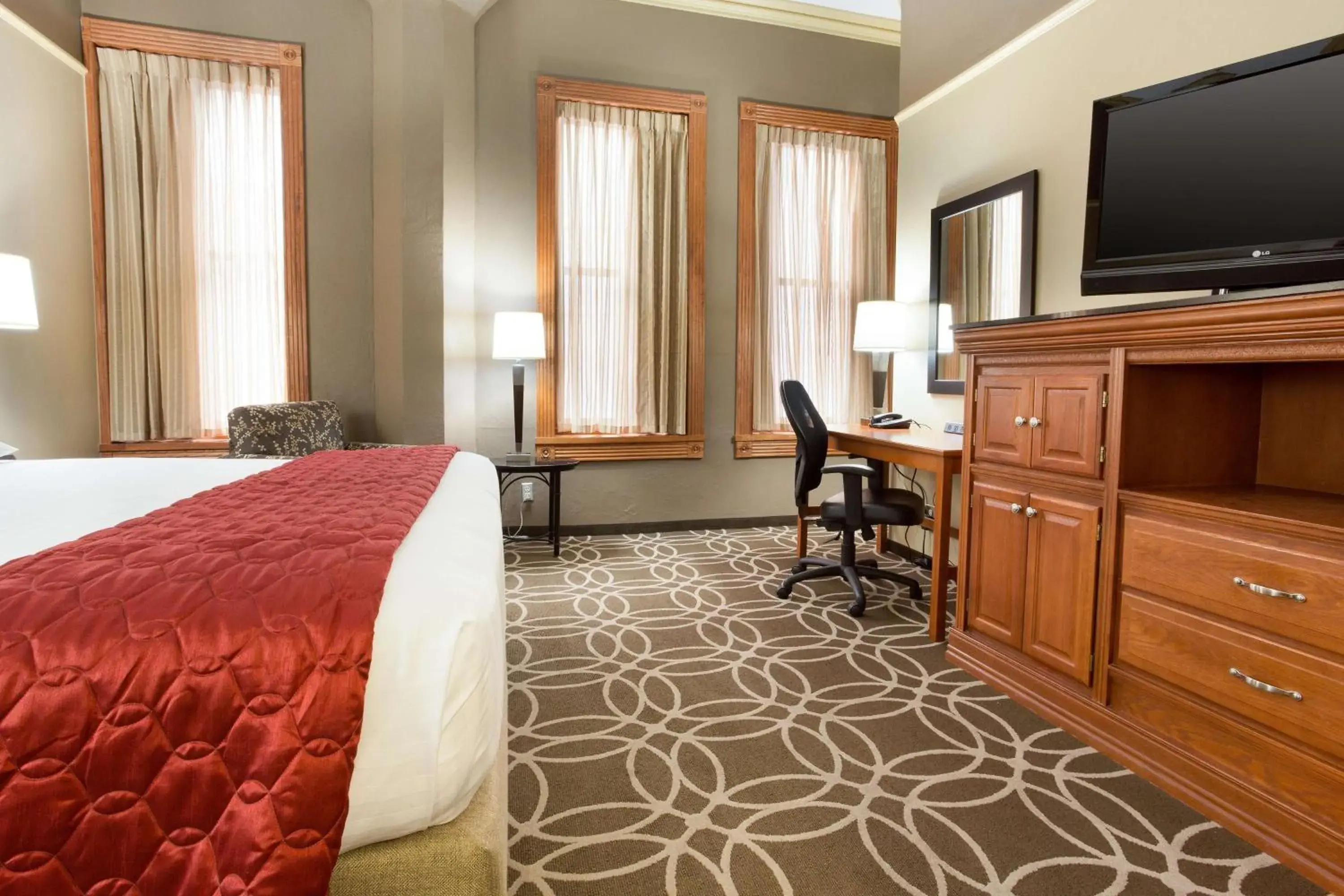 Photo of the whole room, Bed in Drury Inn & Suites San Antonio Riverwalk Photo of the whole room, Bed in Drury Inn & Suites San Antonio Riverwalk