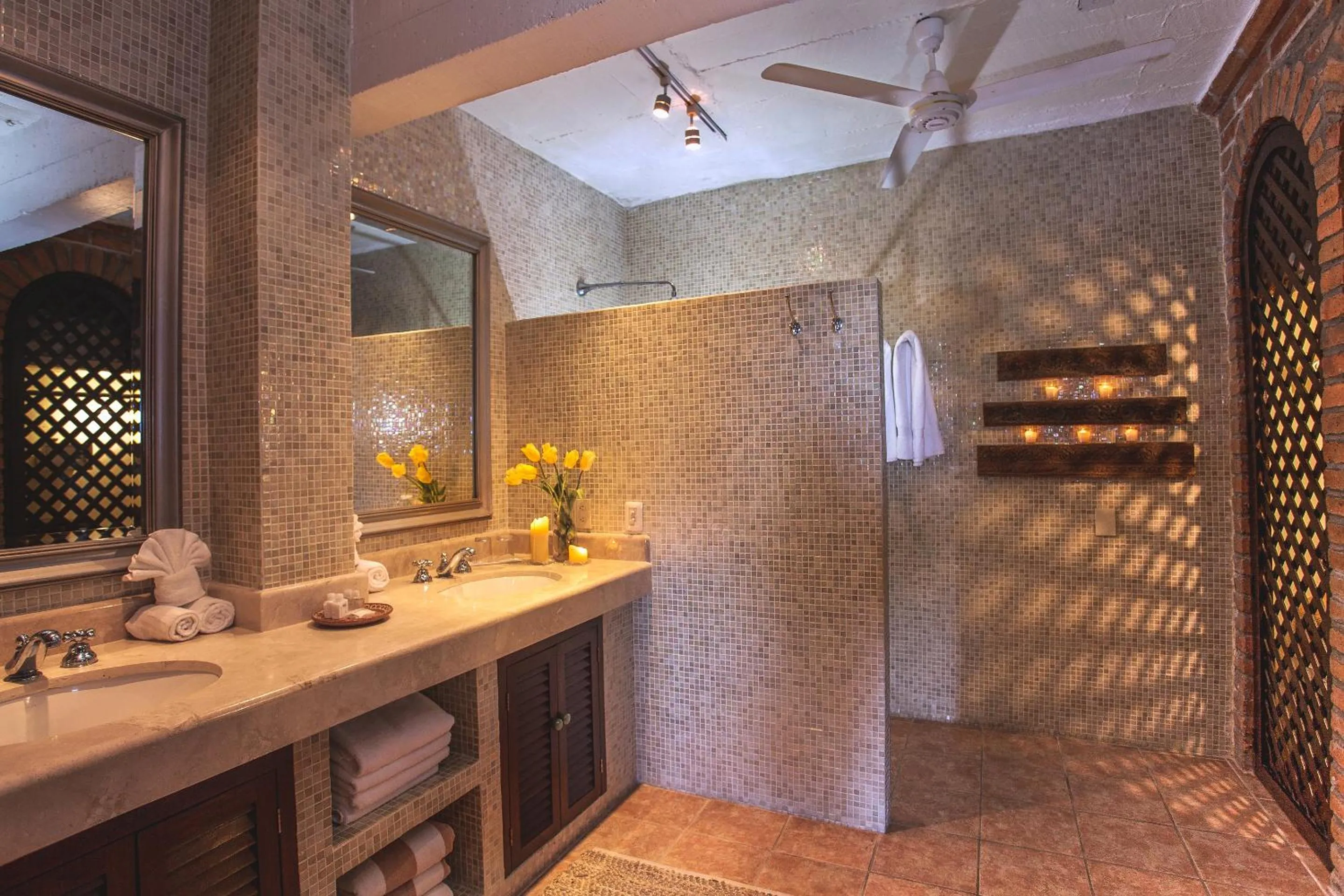 Bathroom in Quinta Maria Cortez Beach Hotel