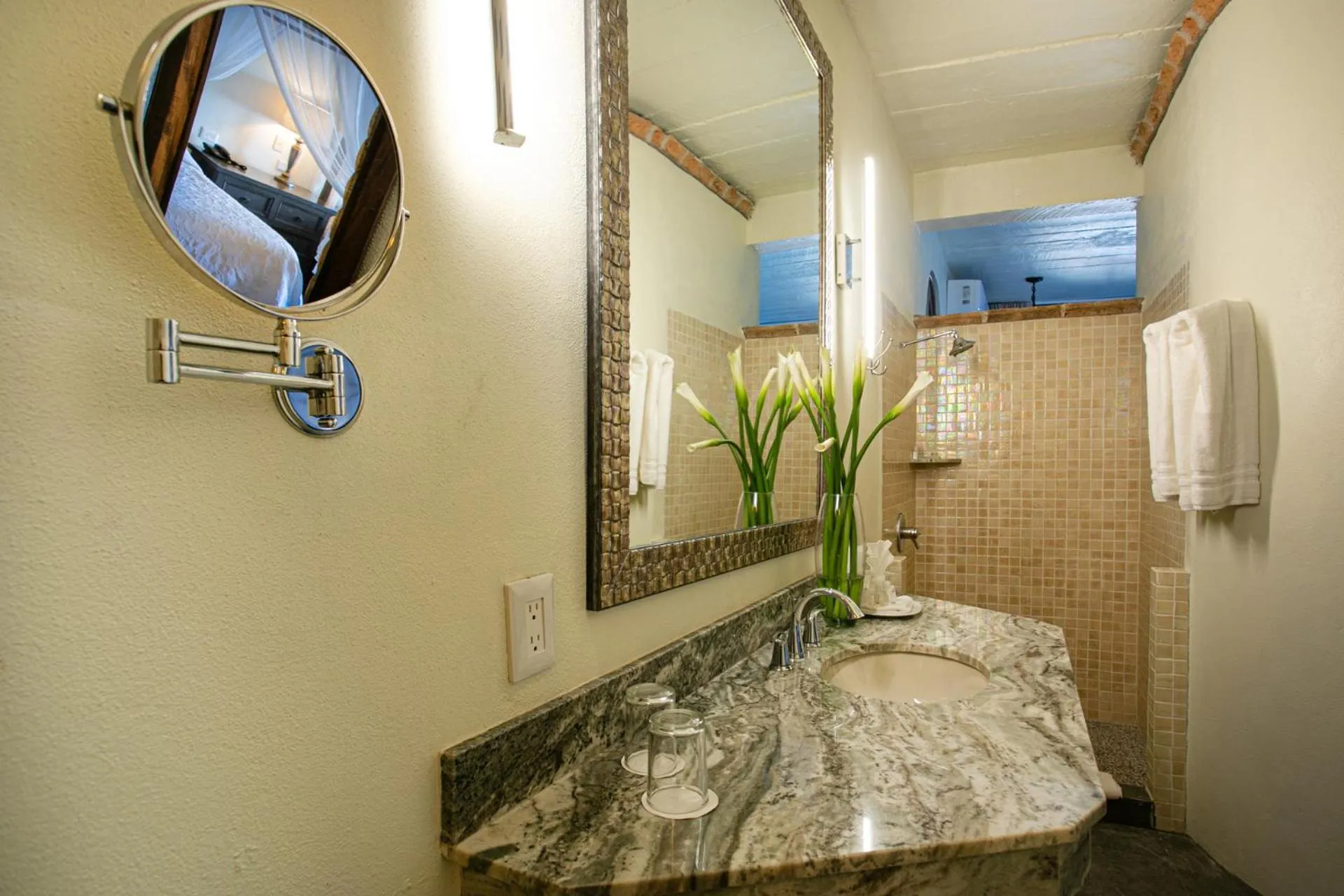 Bathroom in Quinta Maria Cortez Beach Hotel