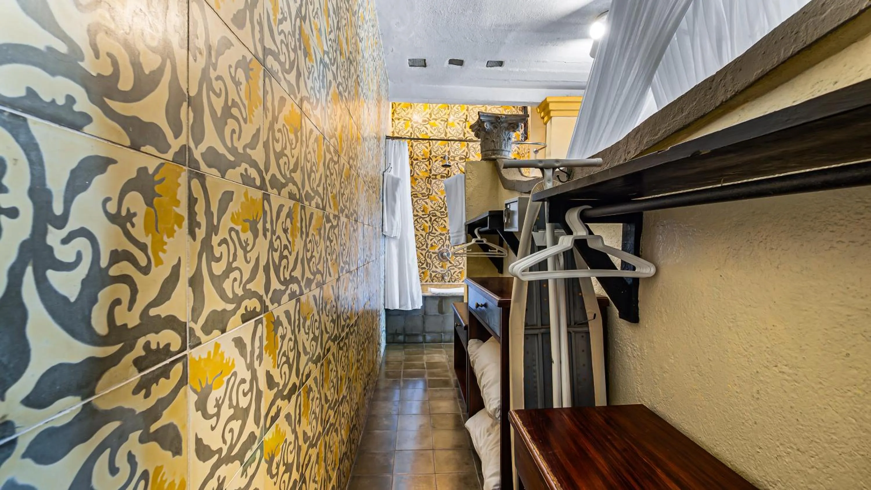 wardrobe in Quinta Maria Cortez Beach Hotel