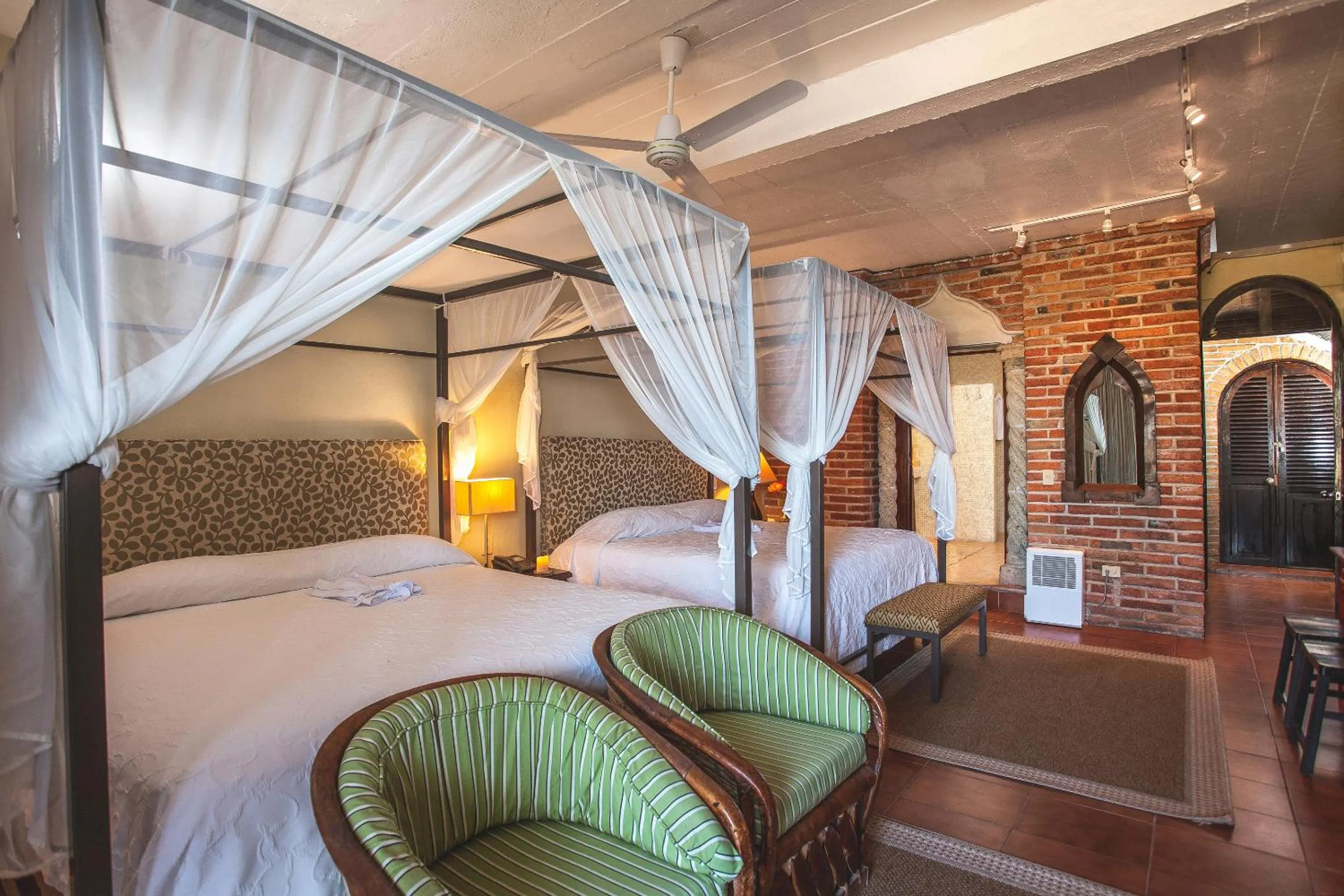 Photo of the whole room, Bed in Quinta Maria Cortez Beach Hotel