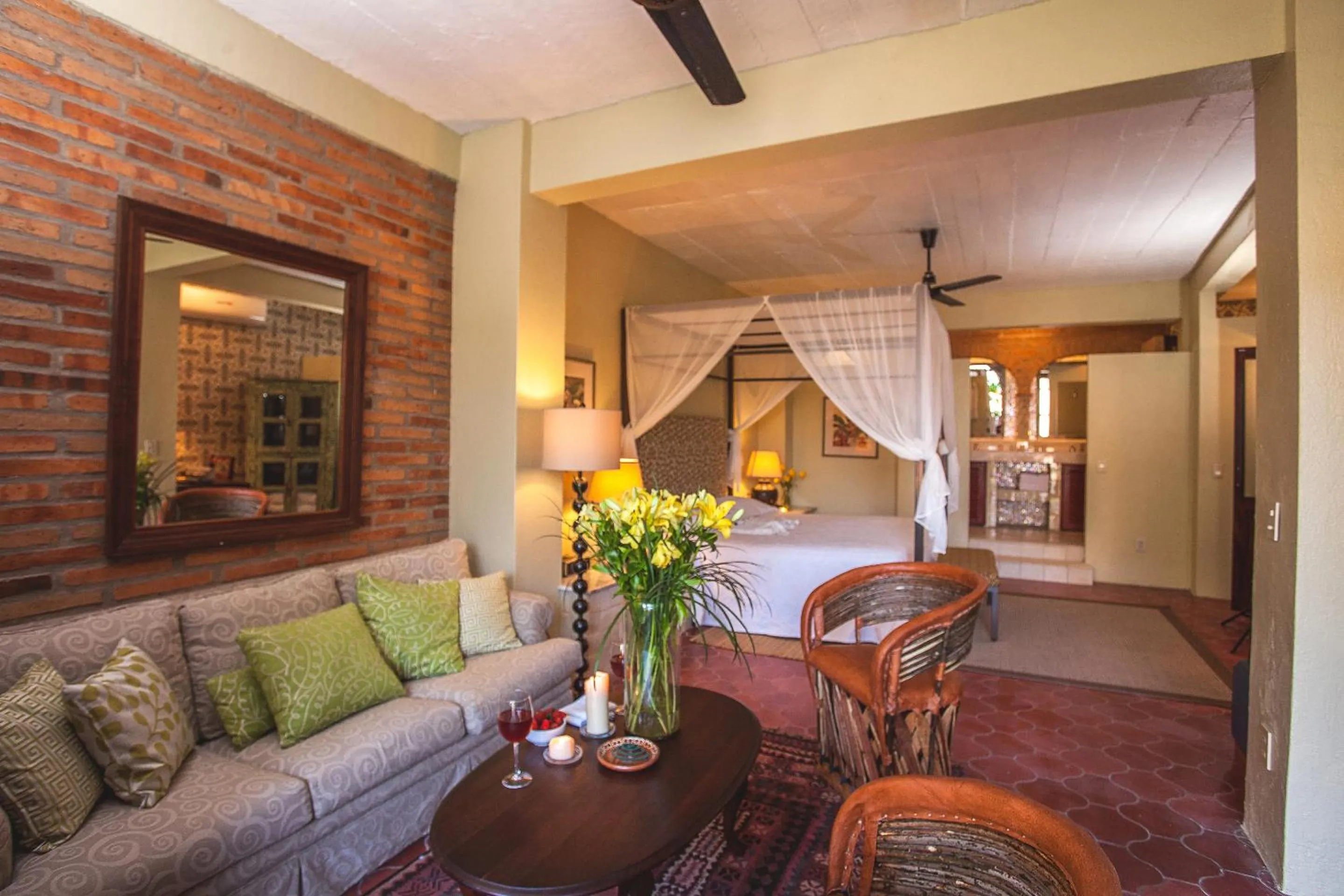 Photo of the whole room, Bed in Quinta Maria Cortez Beach Hotel