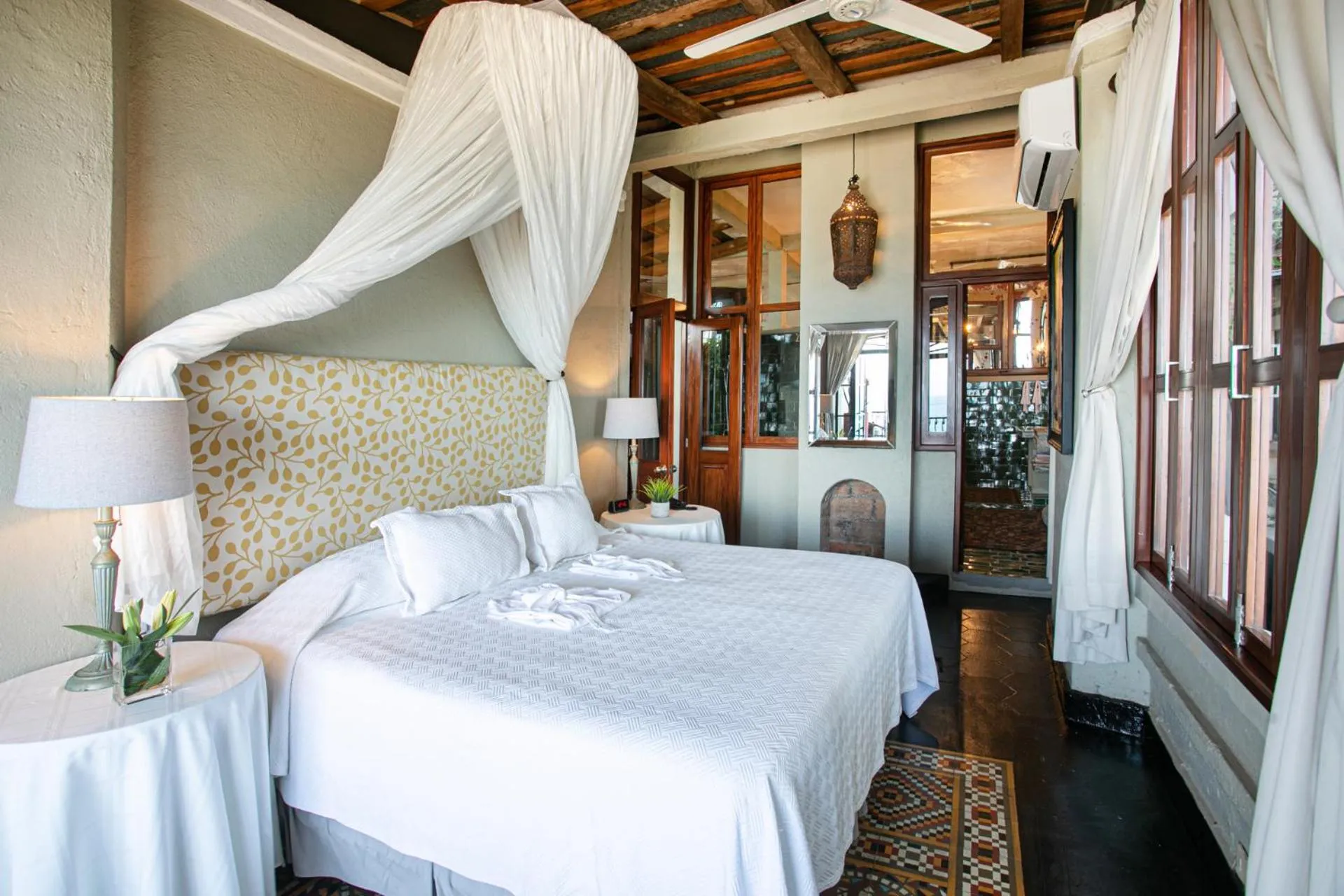 Bed in Quinta Maria Cortez Beach Hotel