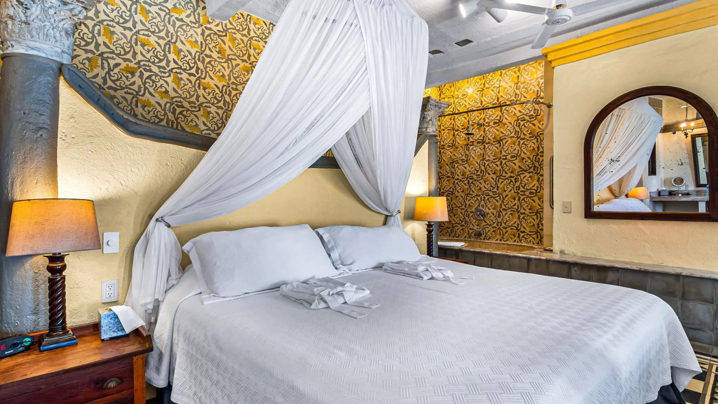 Bed in Quinta Maria Cortez Beach Hotel