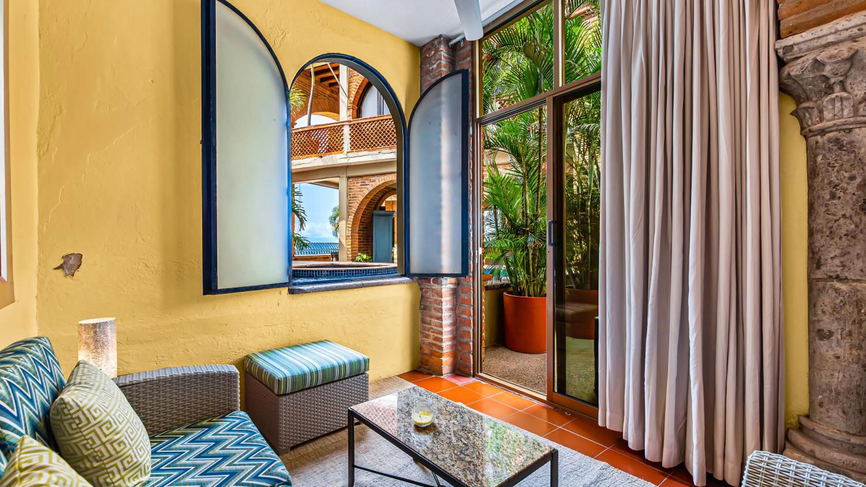Seating area in Quinta Maria Cortez Beach Hotel