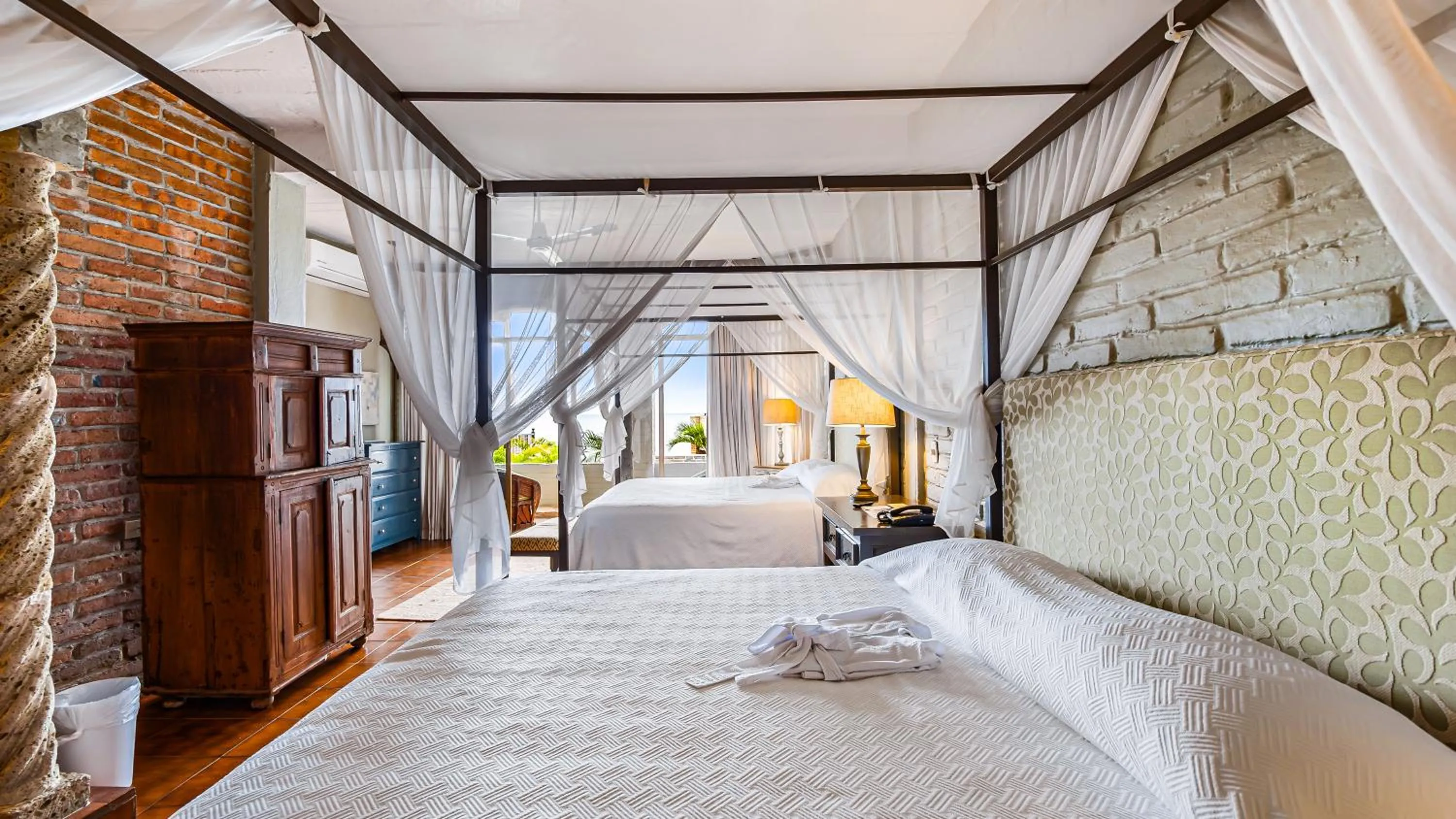 Bed in Quinta Maria Cortez Beach Hotel