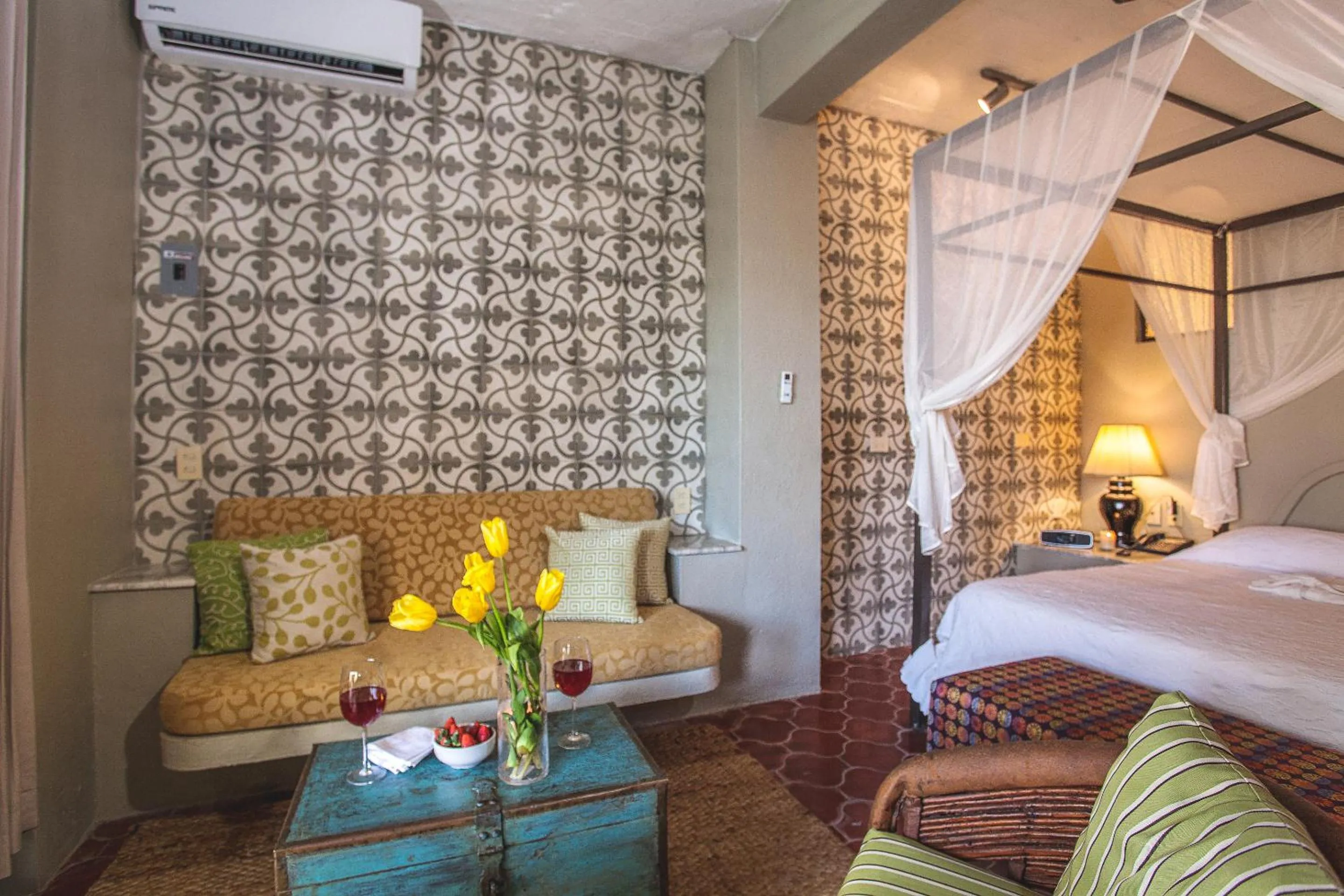 Seating area, Bed in Quinta Maria Cortez Beach Hotel