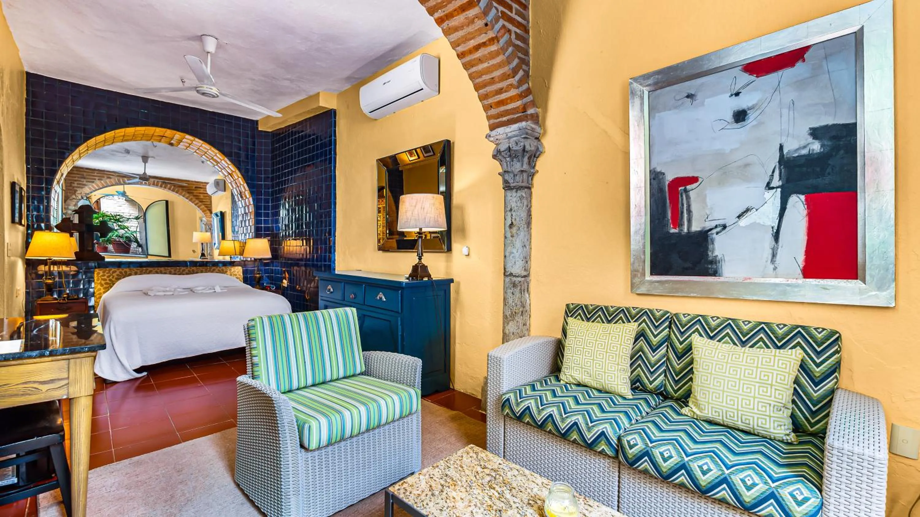 Photo of the whole room, Bed in Quinta Maria Cortez Beach Hotel