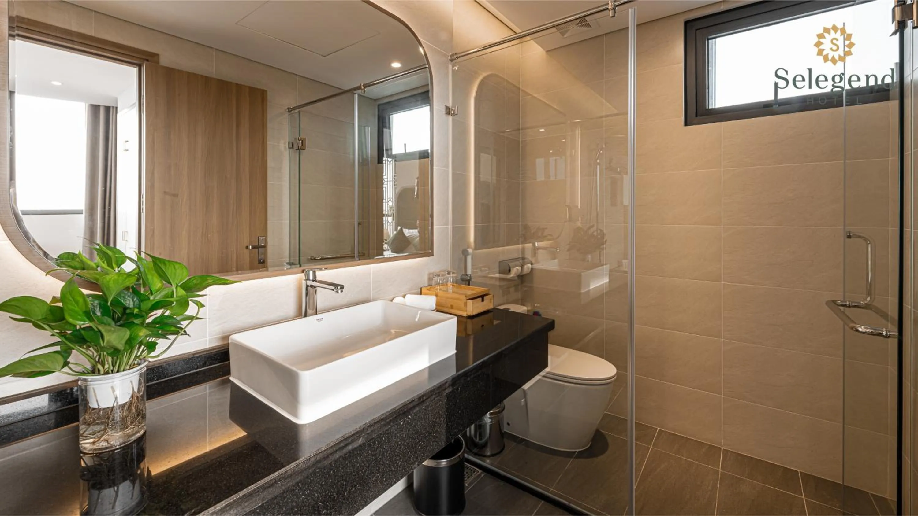 Shower in Selegend Hotel Thái Bình