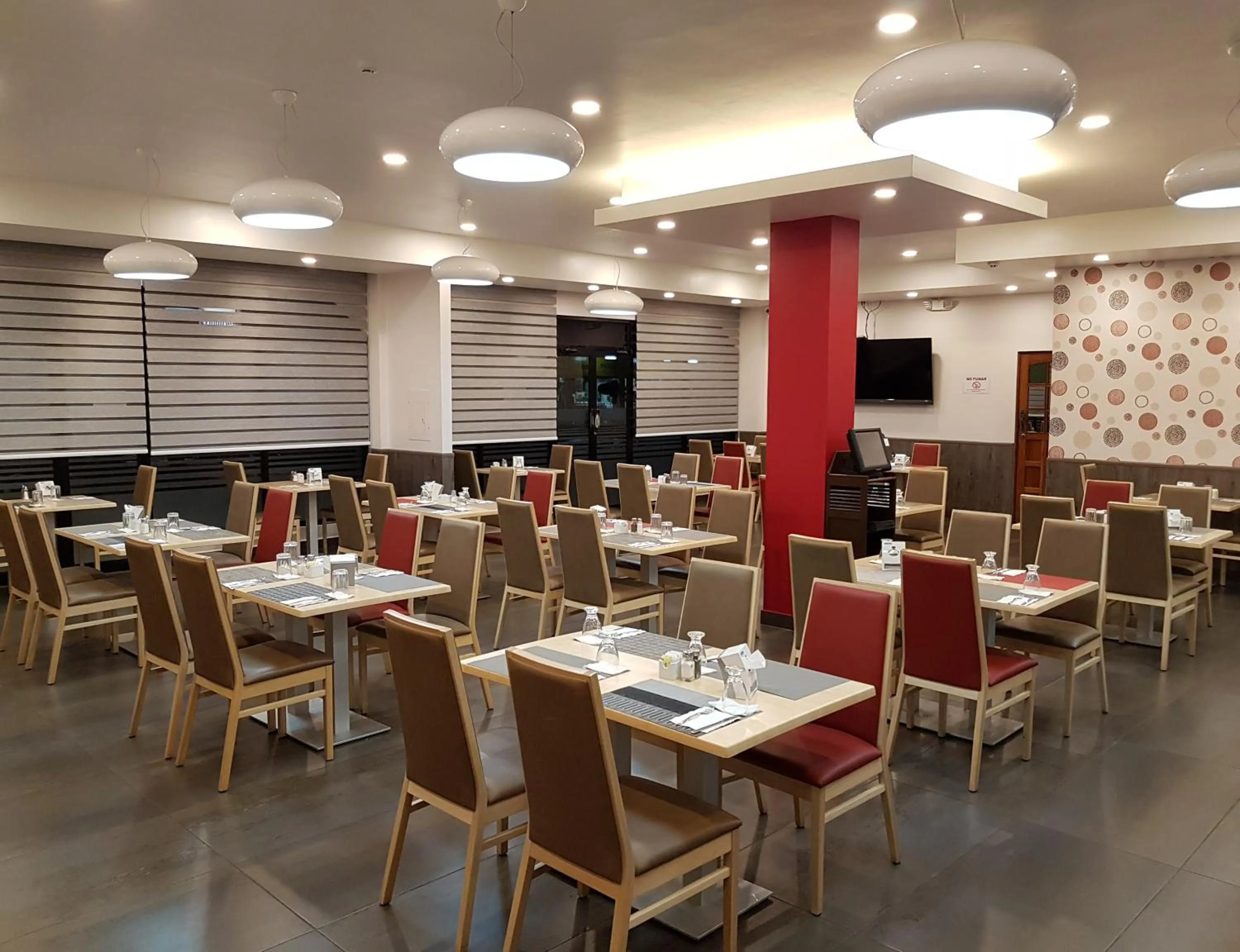 Restaurant/places to eat in Hotel Alcala