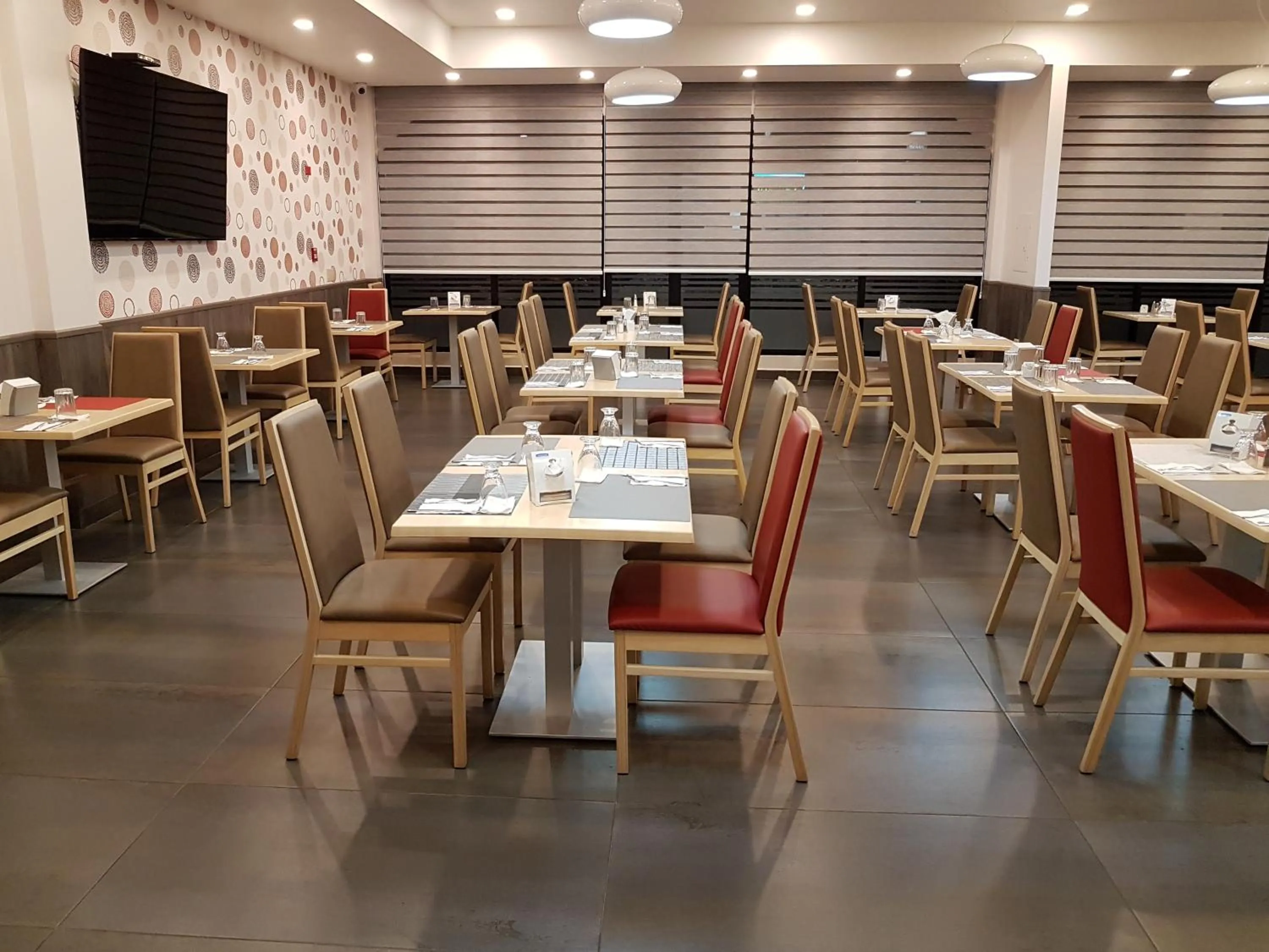 Restaurant/places to eat in Hotel Alcala