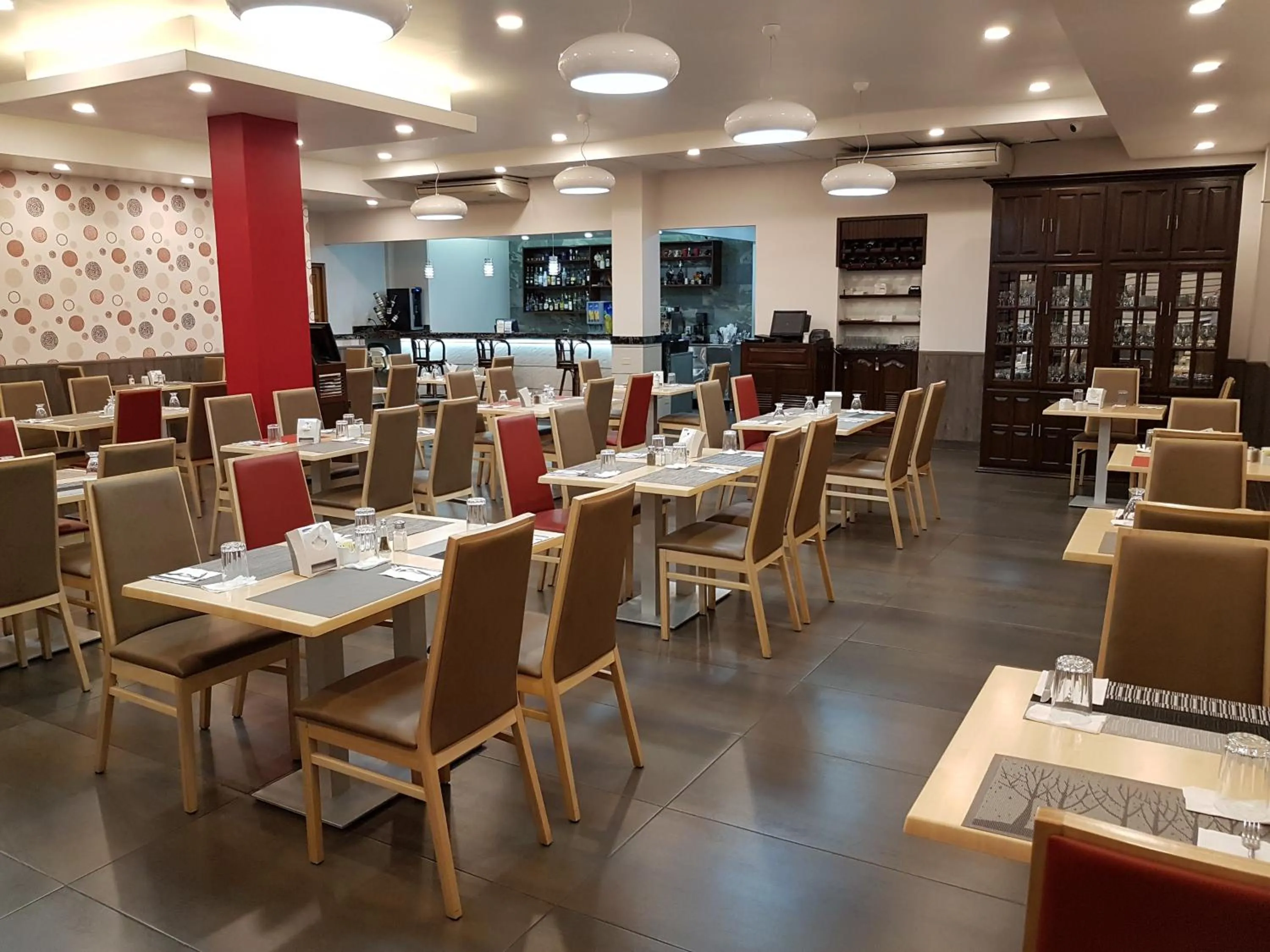 Restaurant/places to eat in Hotel Alcala