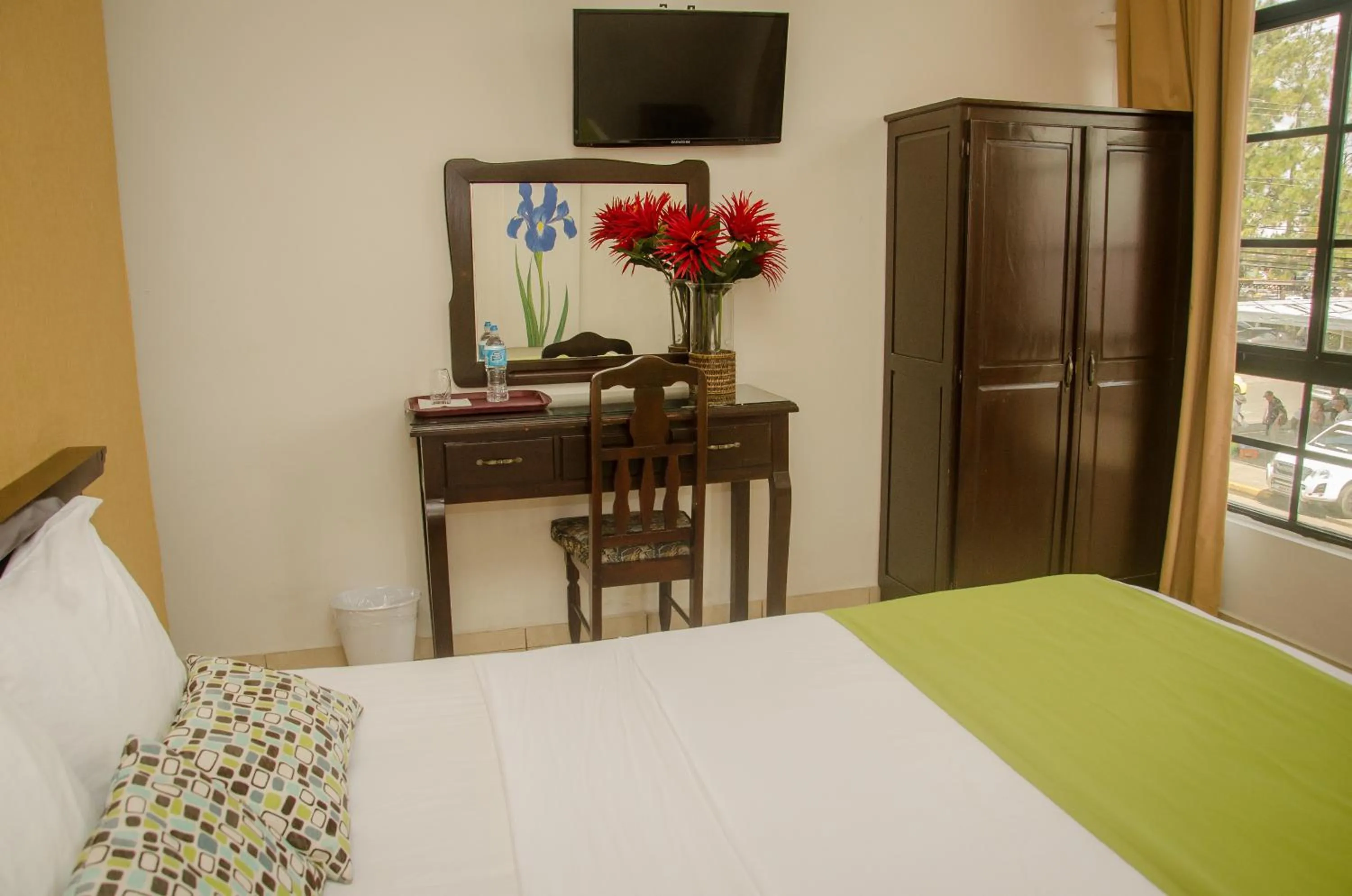 Photo of the whole room, Bed in Hotel Residencial Cervantes