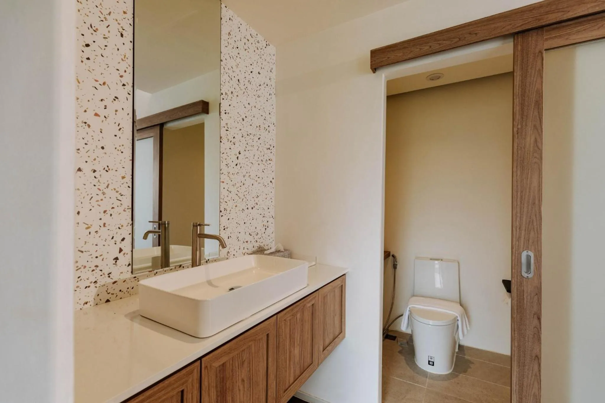 Shanti-Retreat Hotel