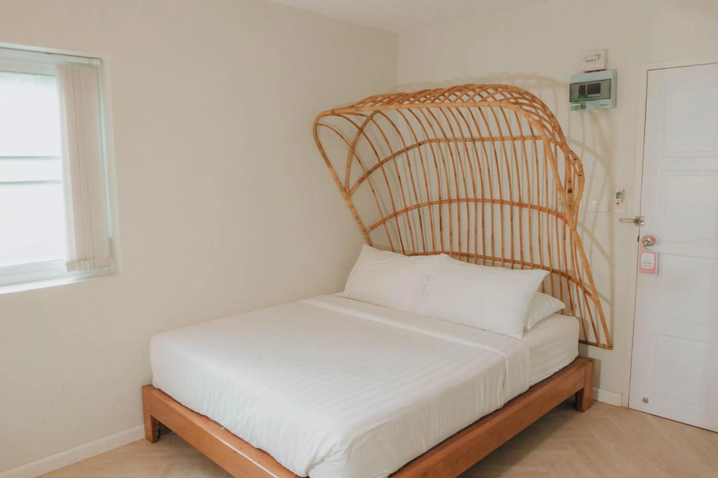 Photo of the whole room, Bed in Shanti-Retreat Hotel