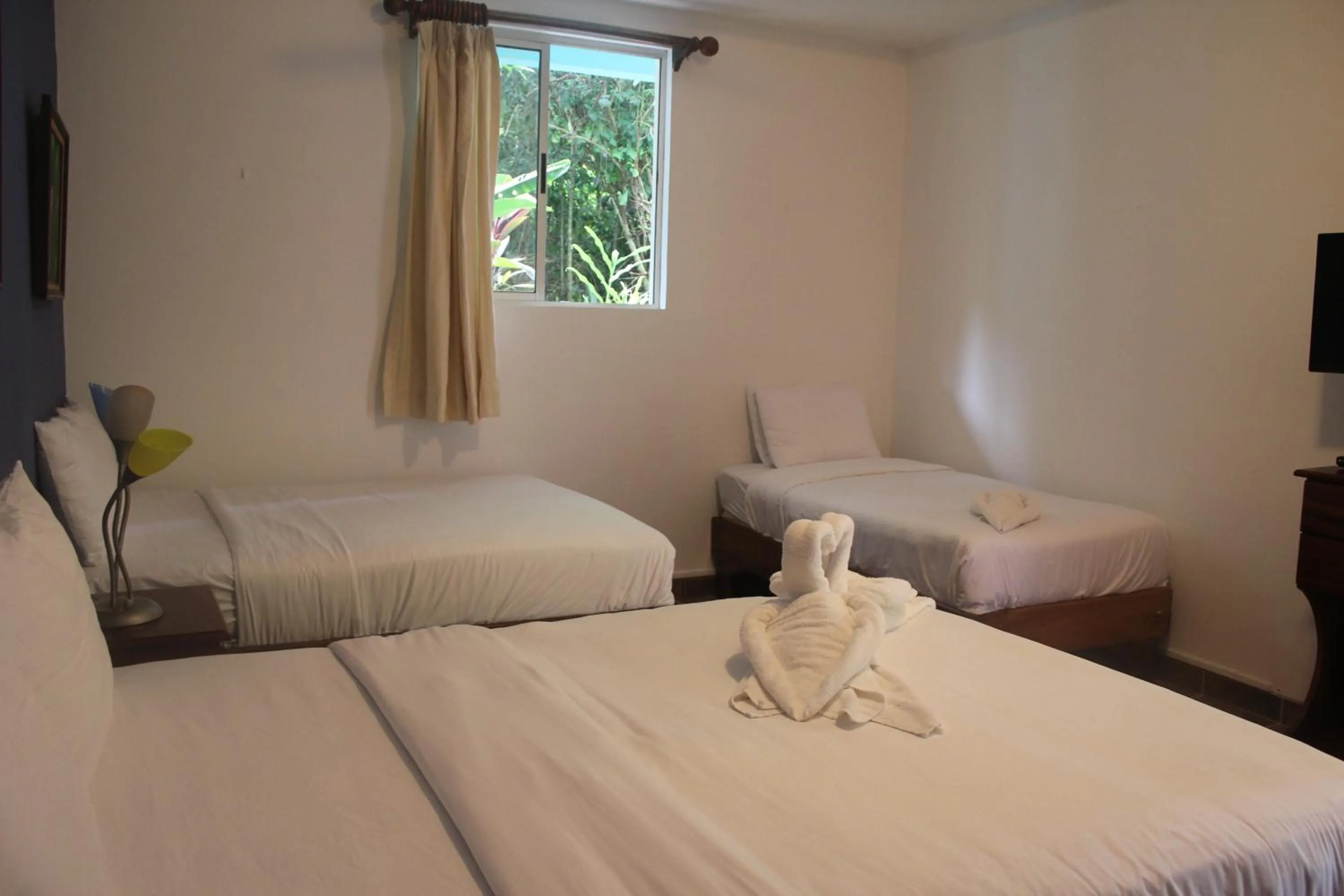 Bed in La Posada Jungle Hotel