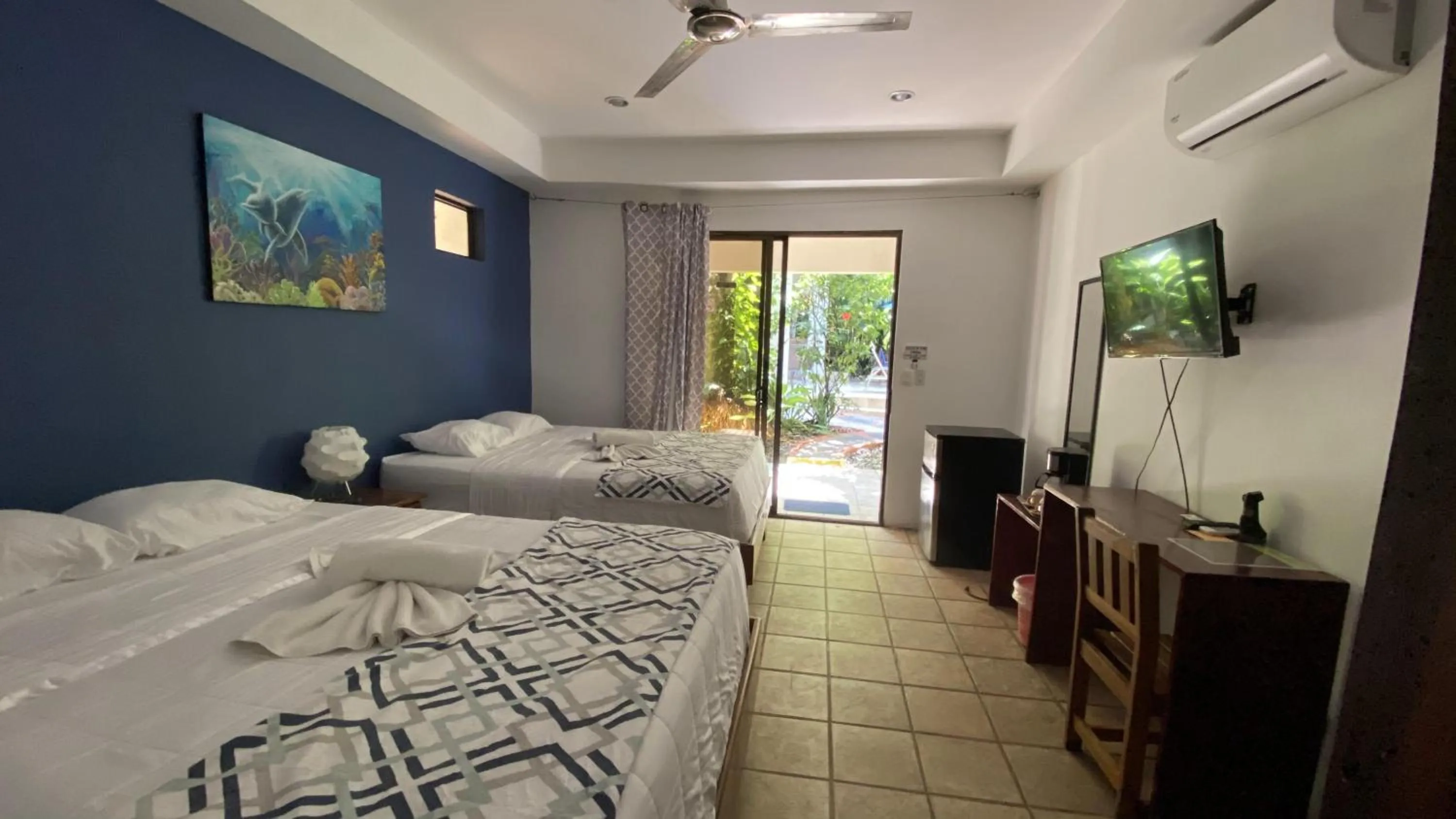 Photo of the whole room, Bed in La Posada Jungle Hotel