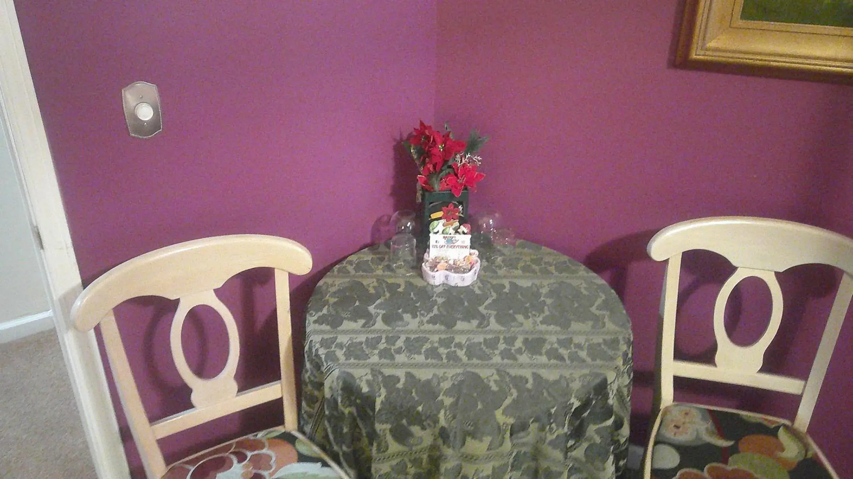 Bedroom in Lil Black Bear Inn Bedroom in Lil Black Bear Inn