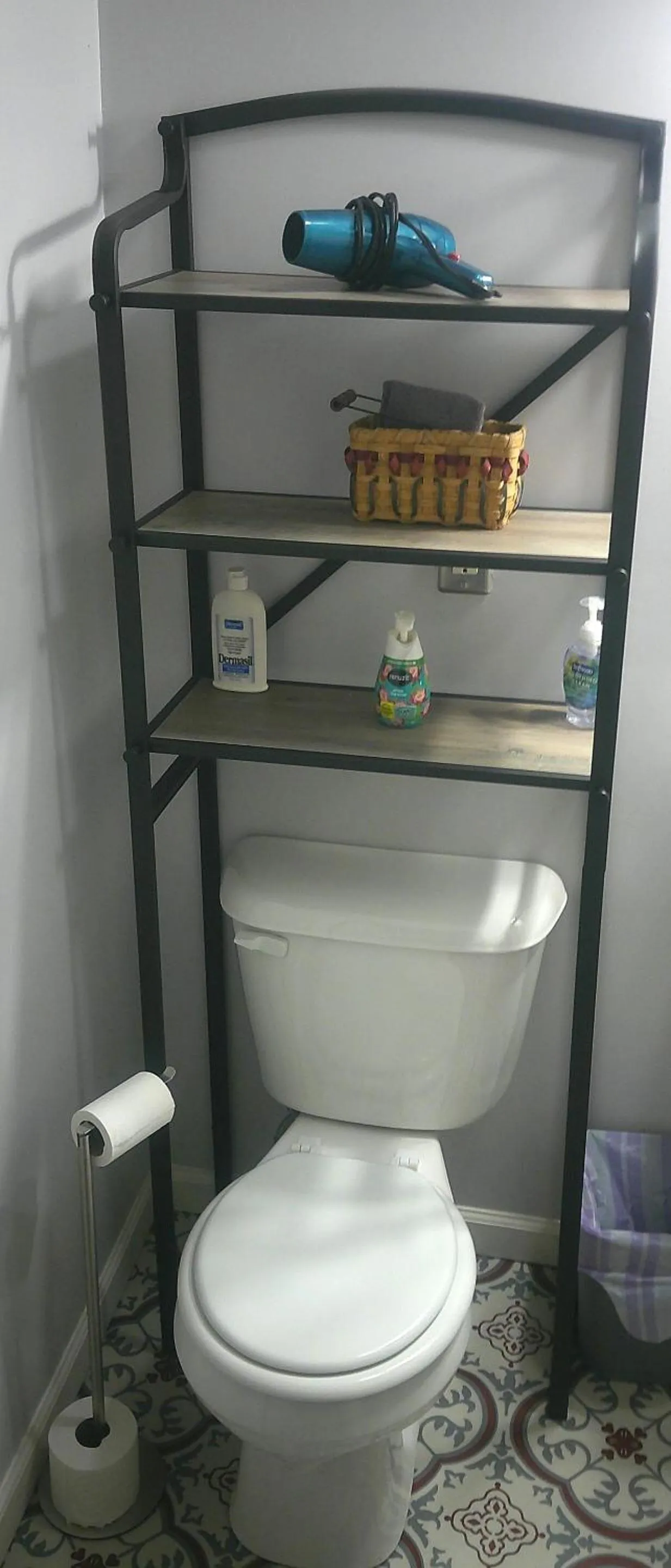 Bathroom in Lil Black Bear Inn