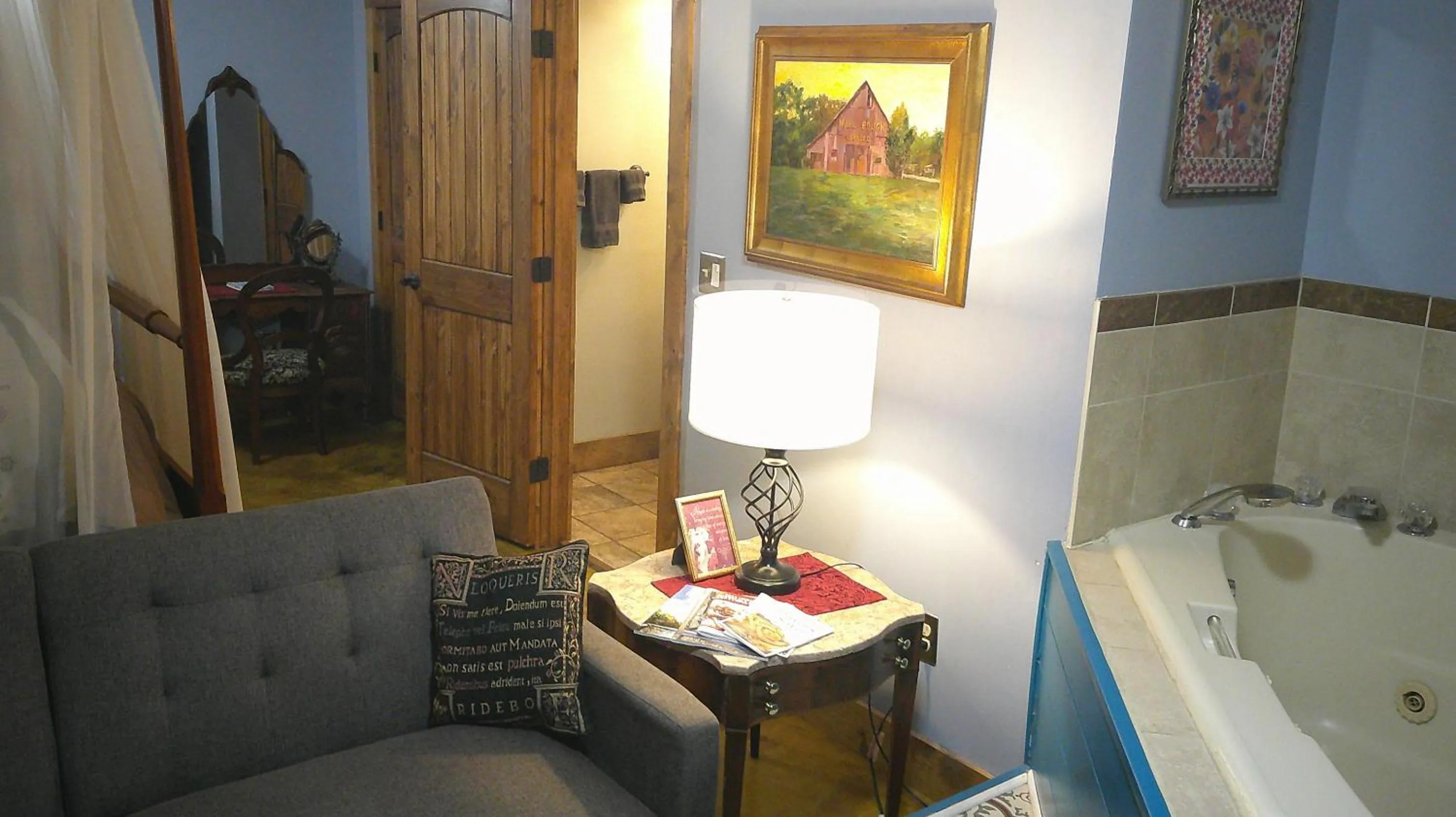 Hot Tub in Lil Black Bear Inn