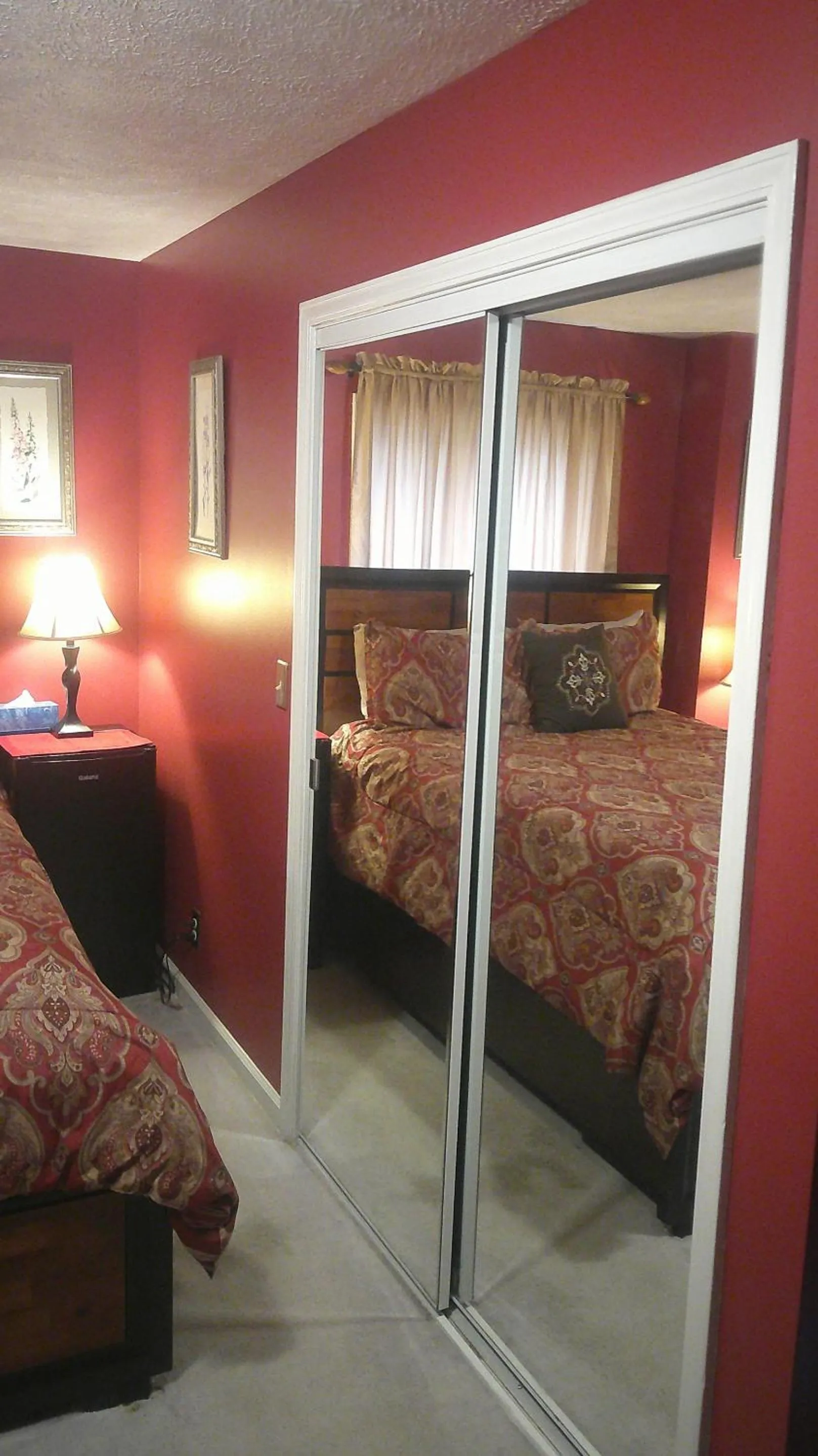 Bedroom, Bed in Lil Black Bear Inn