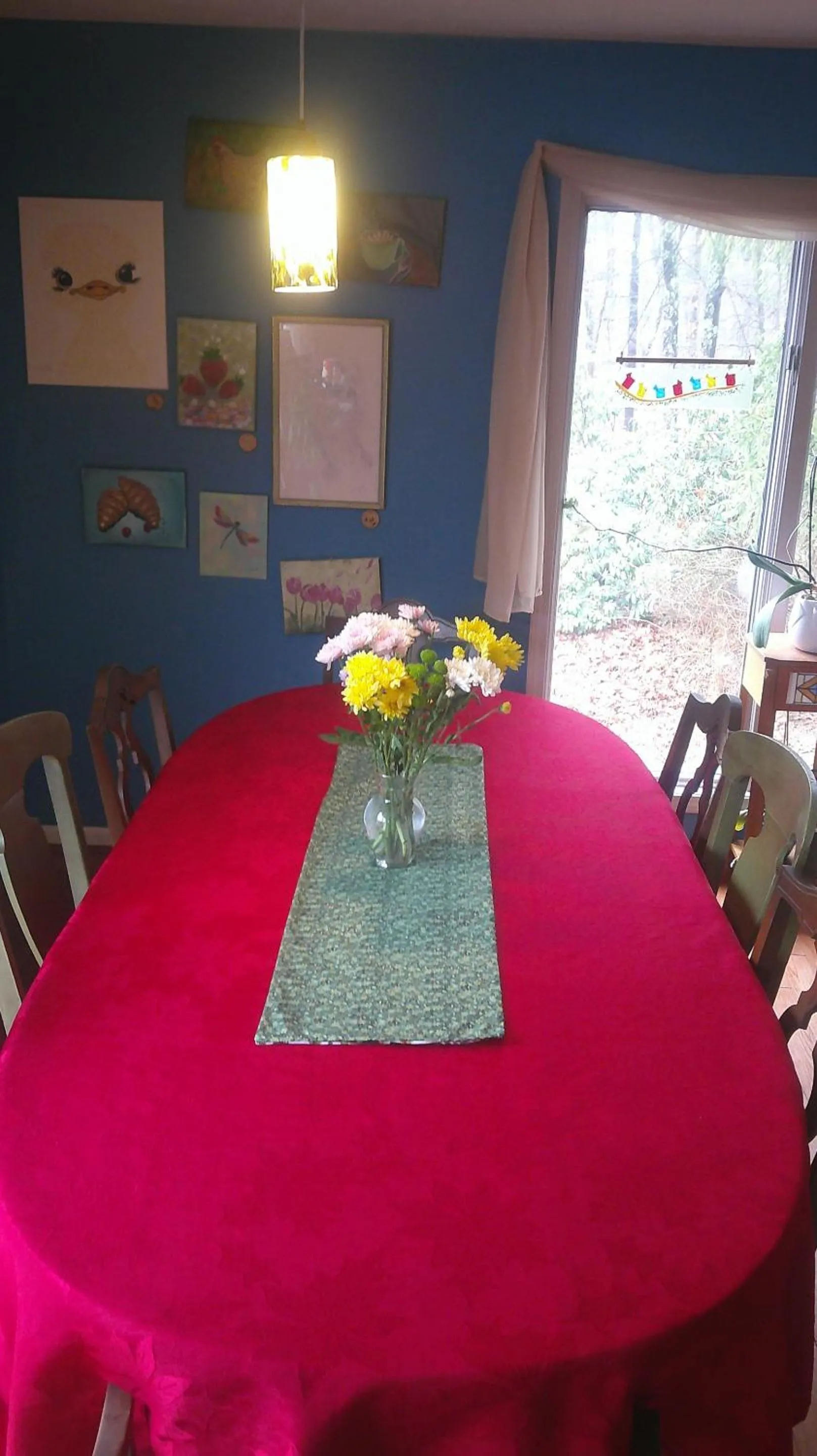Dining area in Lil Black Bear Inn