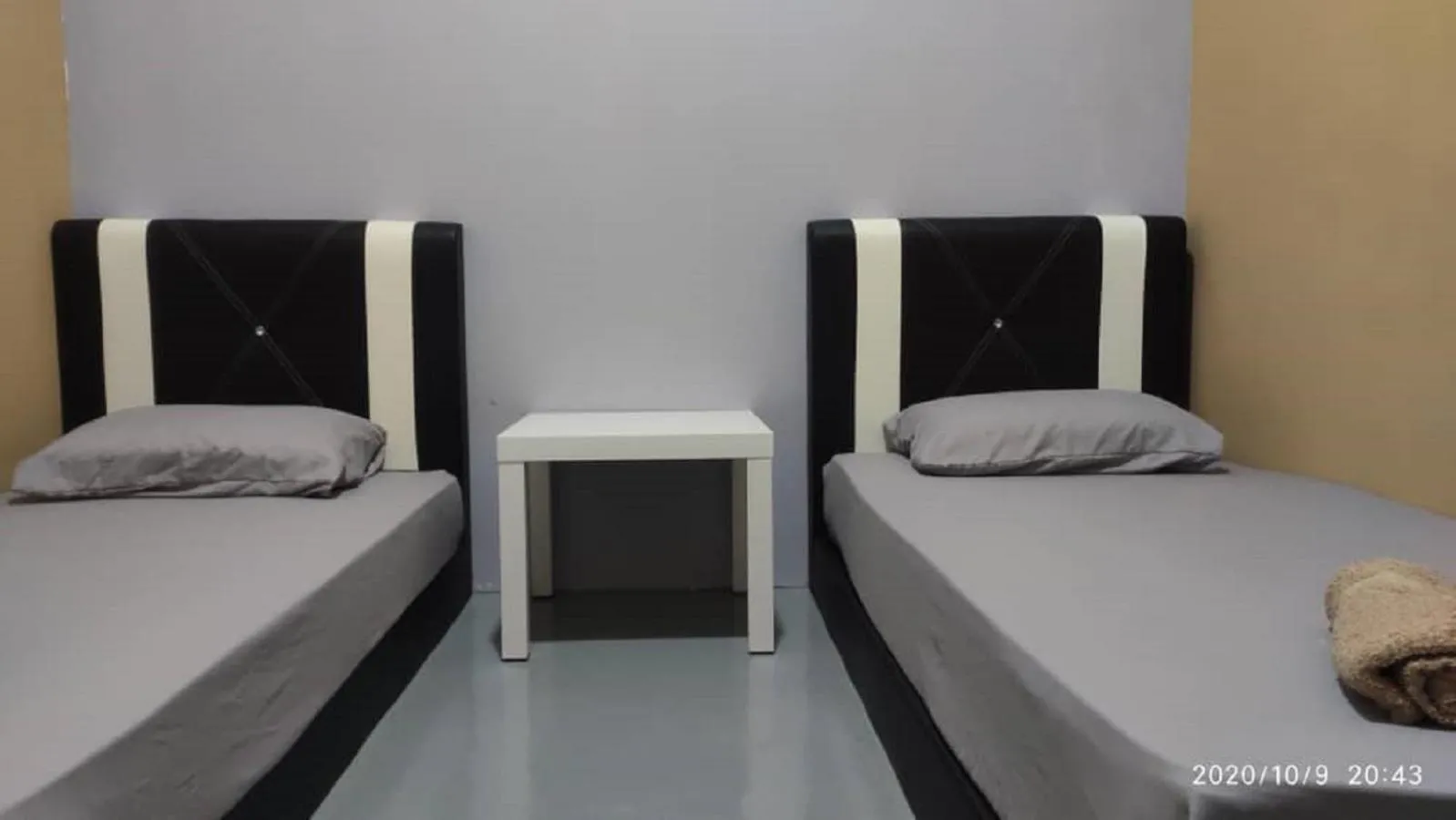 Bed in NY TROPICAL BACKPACKERS