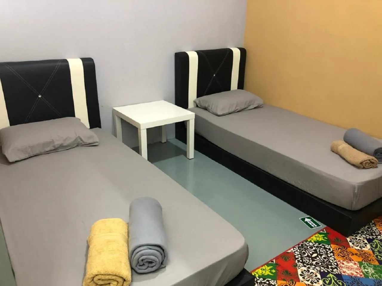 Bed in NY TROPICAL BACKPACKERS