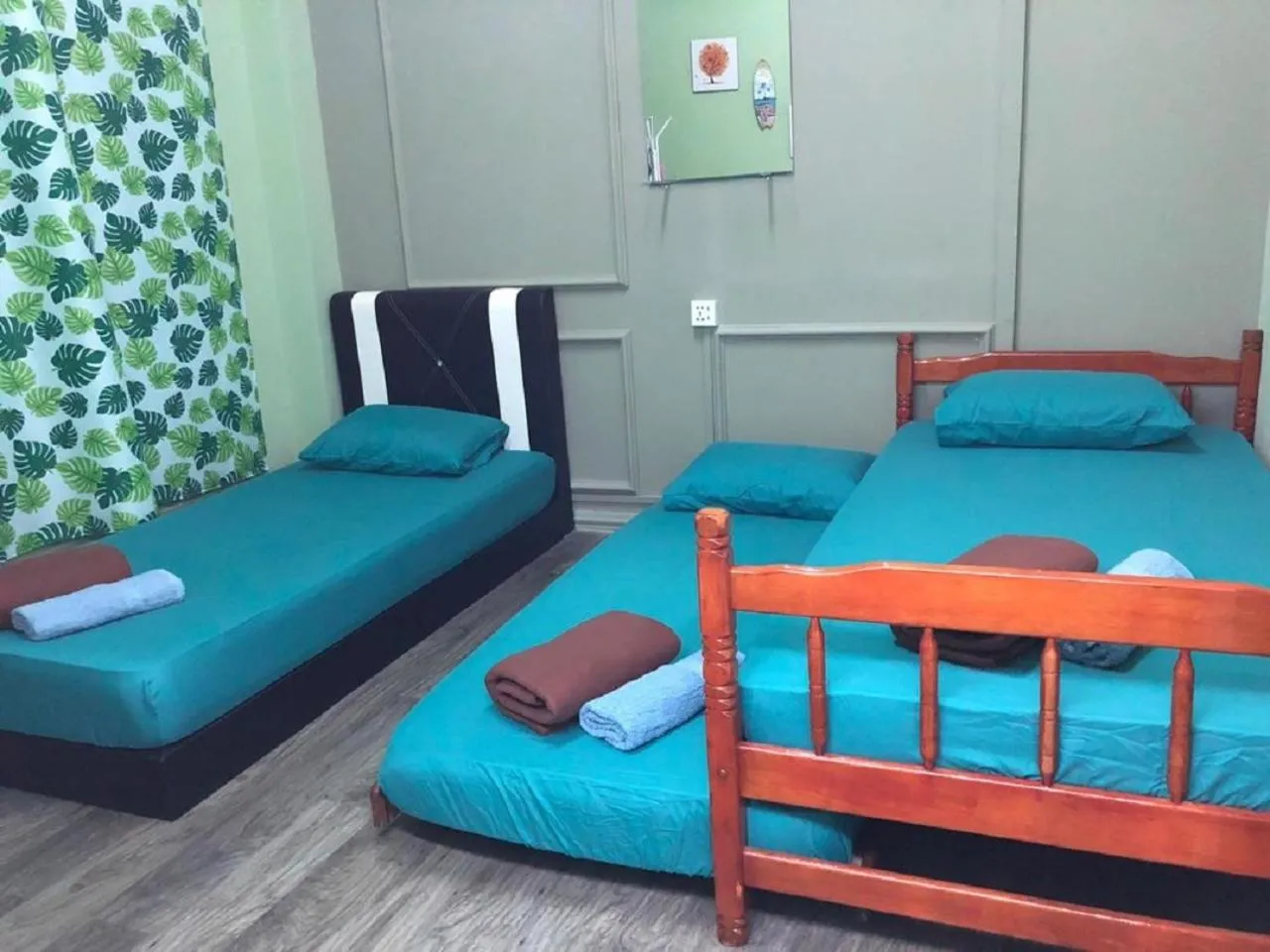 Bed in NY TROPICAL BACKPACKERS