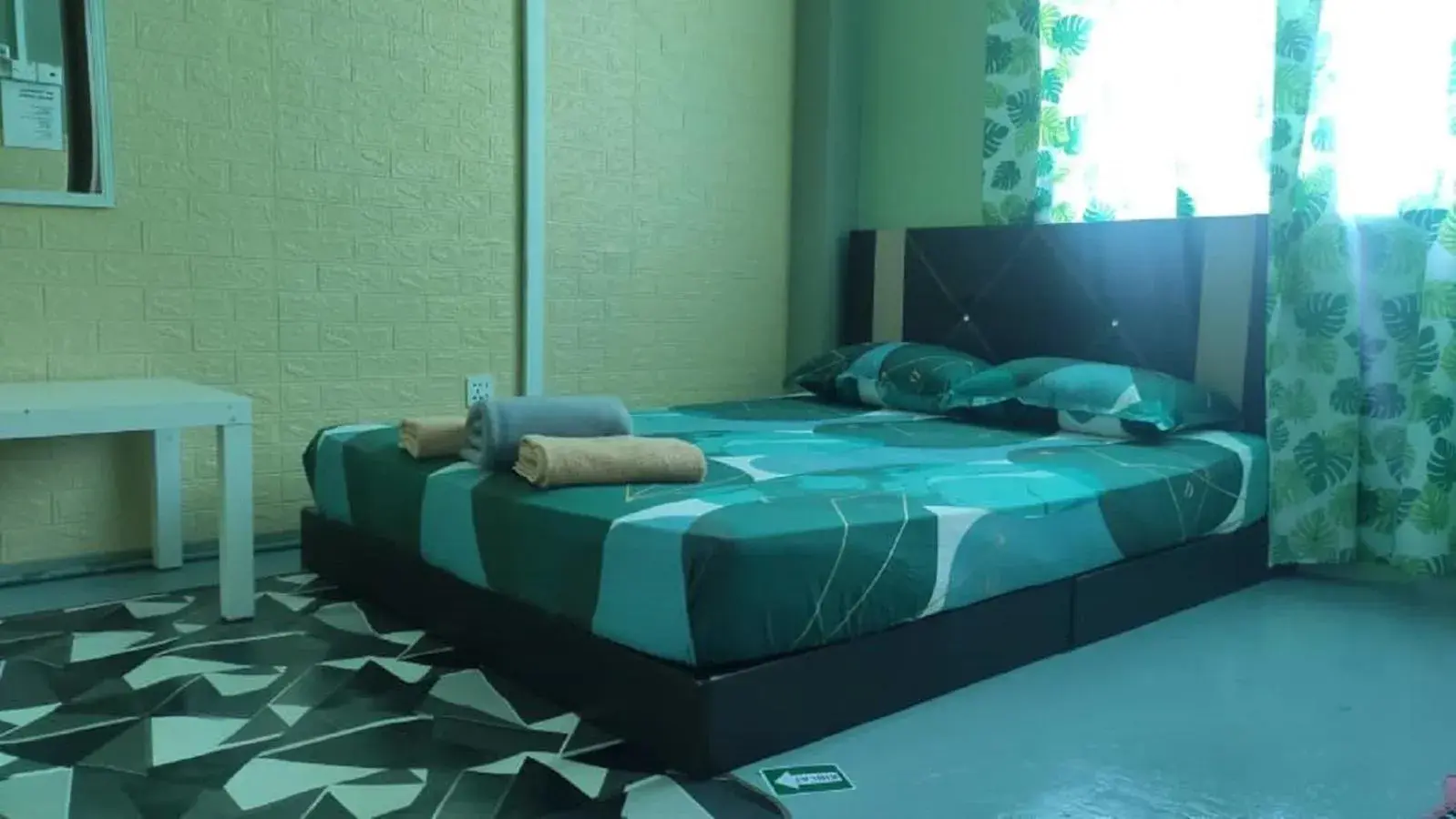 Double Room with Private Bathroom in NY TROPICAL BACKPACKERS Double Room with Private Bathroom in NY TROPICAL BACKPACKERS