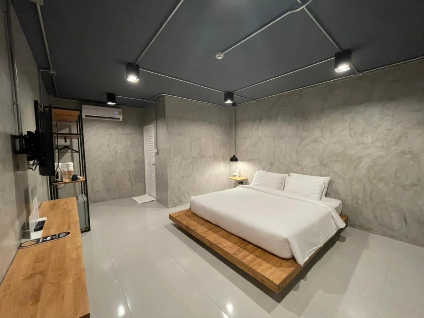 Photo of the whole room, Bed in Loft Space Hotel