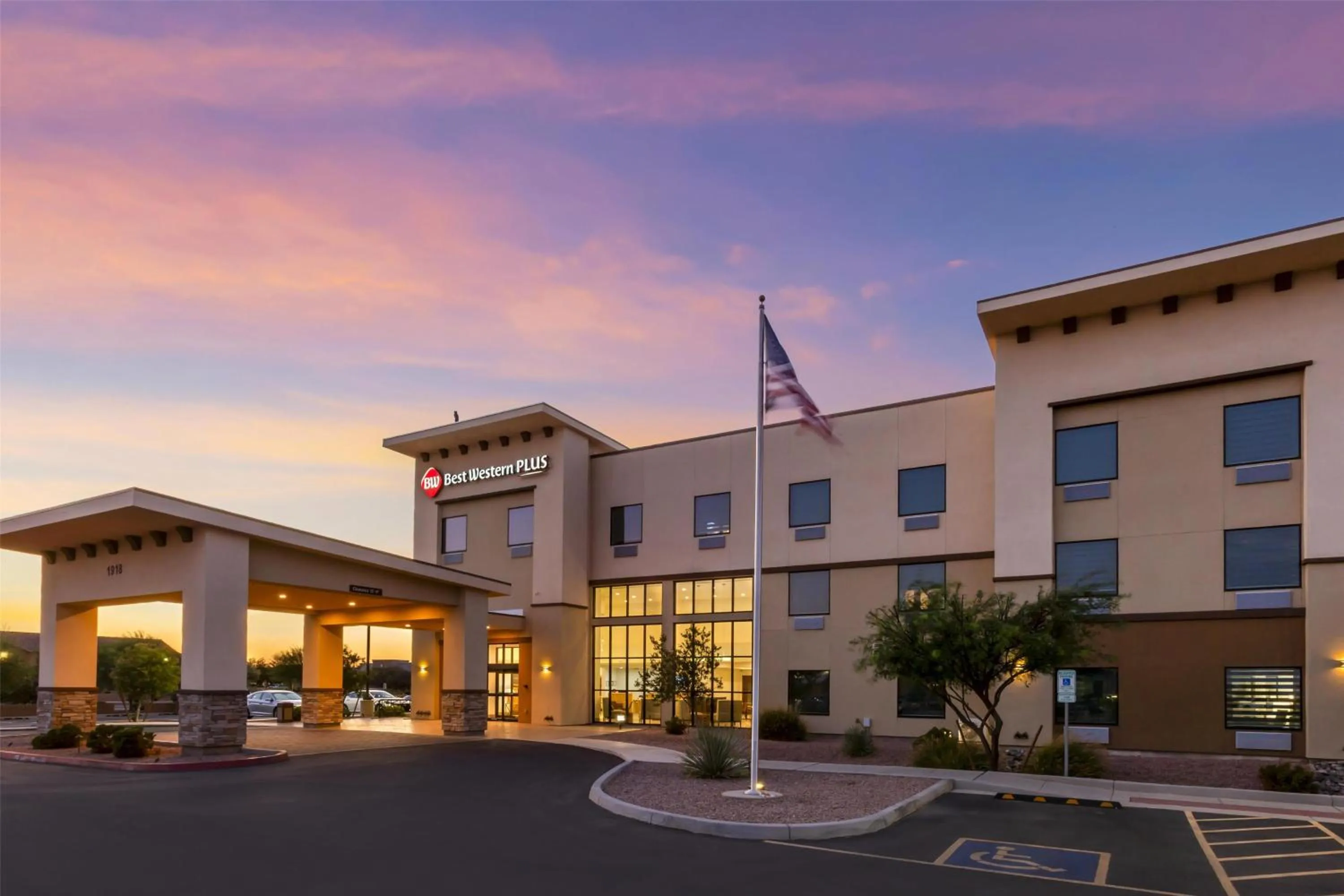 Property building in Best Western Plus Casa Grande Inn & Suites