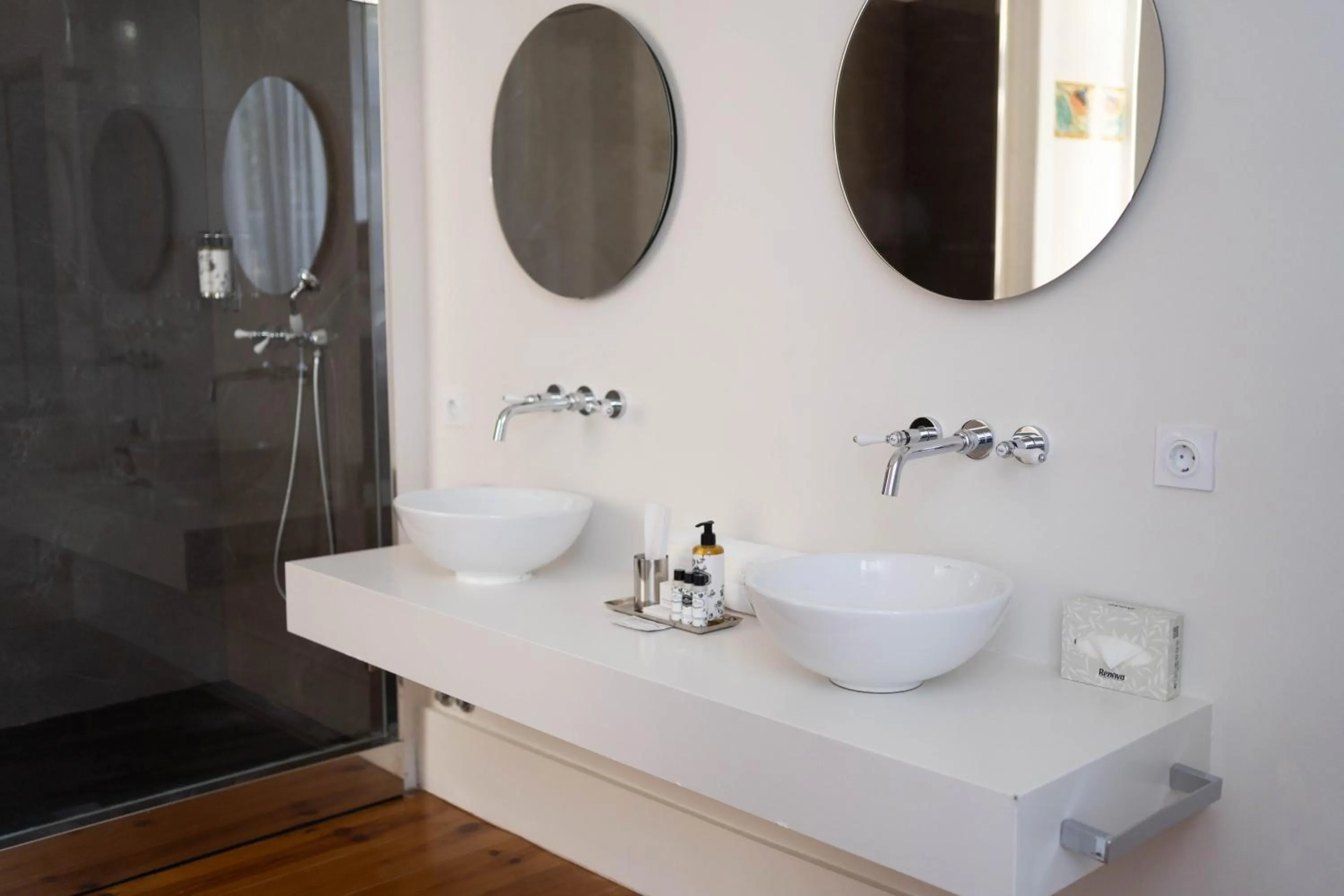 Shower in Palácio do Visconde - The Coffee Experience