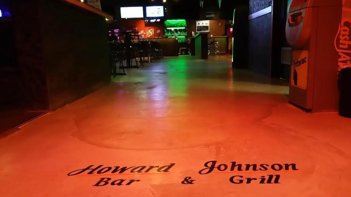 Lounge or bar in Howard Johnson by Wyndham Melville