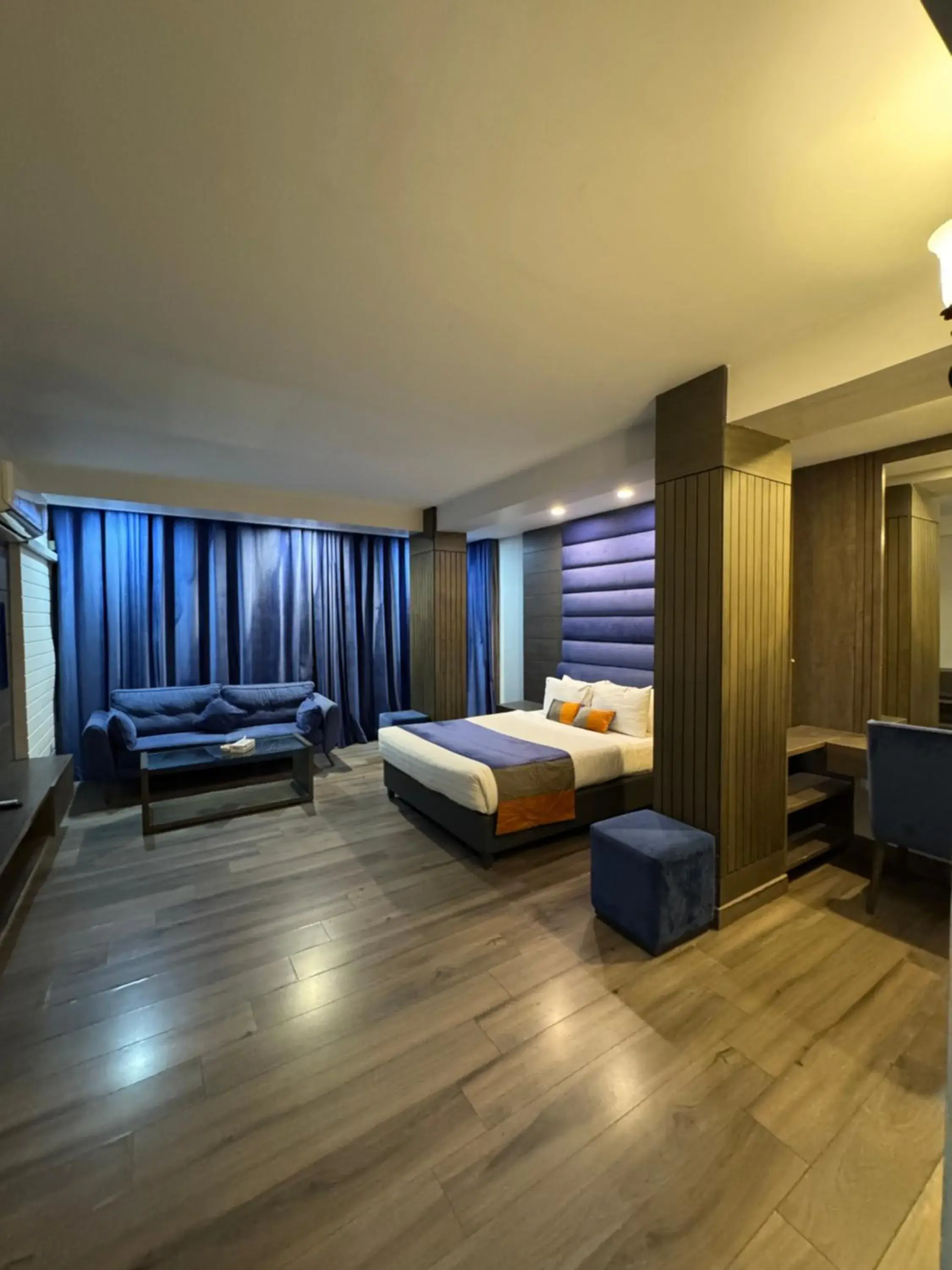 Photo of the whole room, Bed in Hotel de Papae Photo of the whole room, Bed in Hotel de Papae