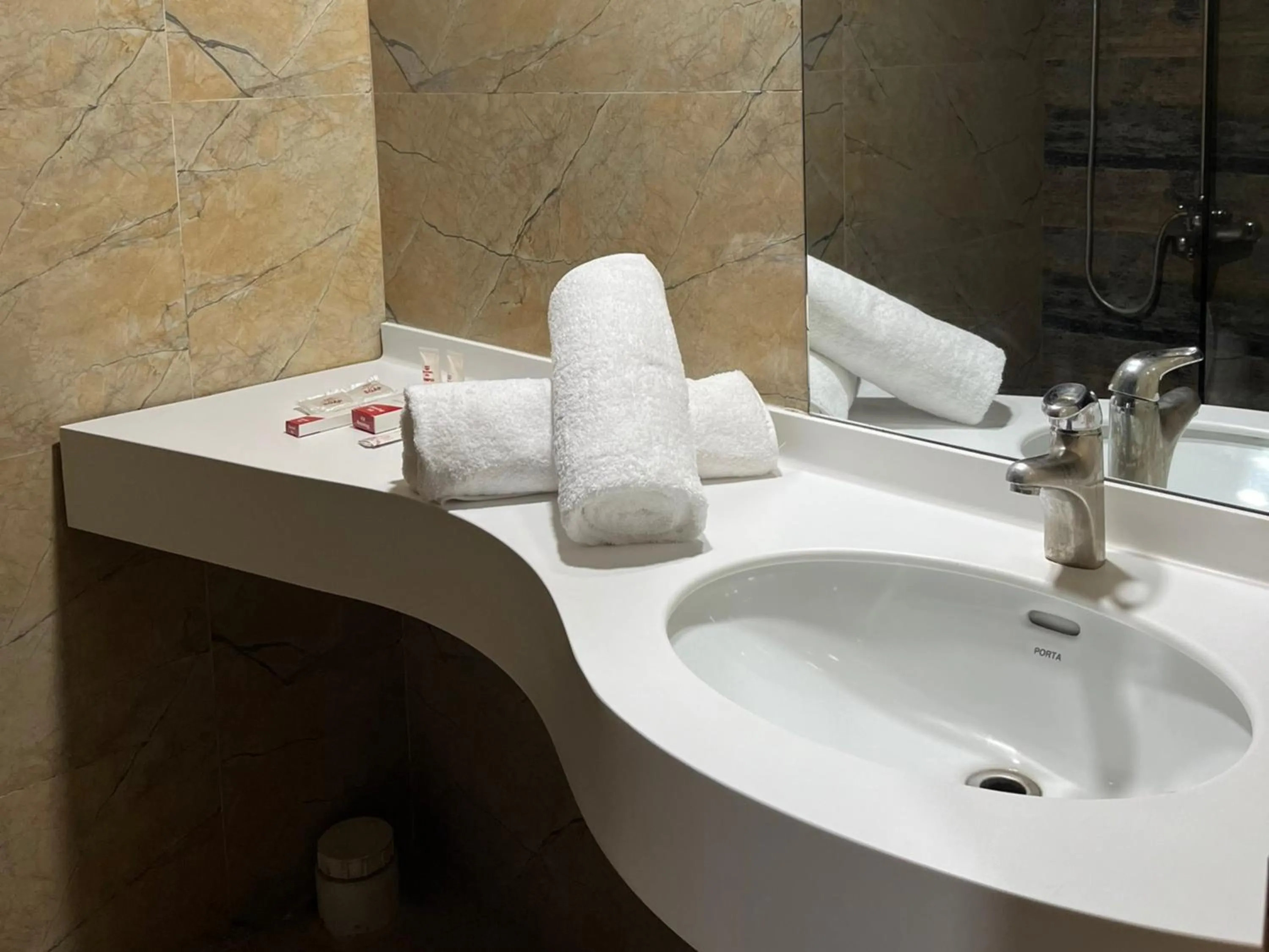 Bathroom in Hotel de Papae