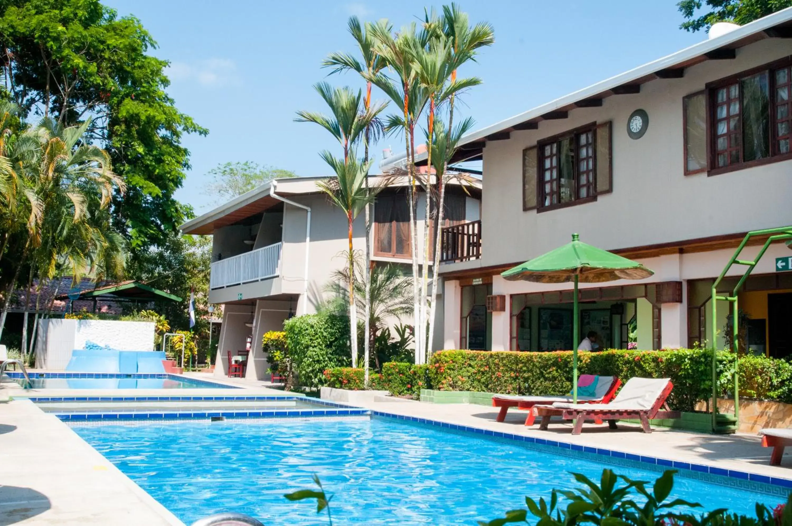 Swimming pool in Hotel Mar de Luz Swimming pool in Hotel Mar de Luz