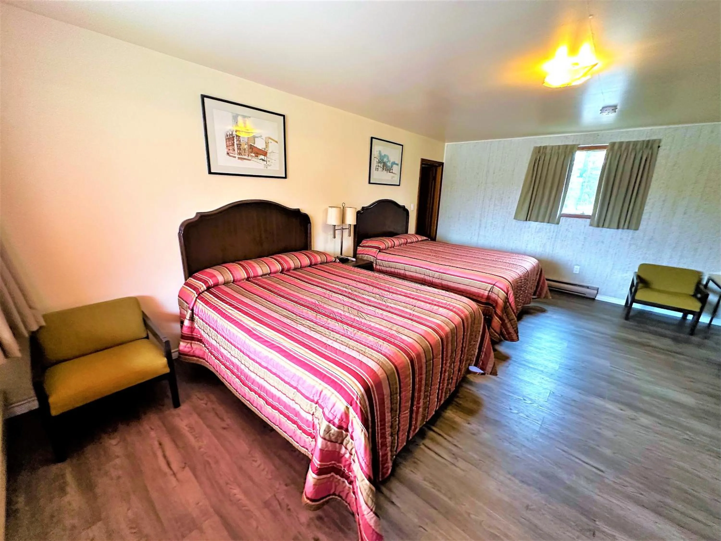 Bed in Red Top Motor Inn