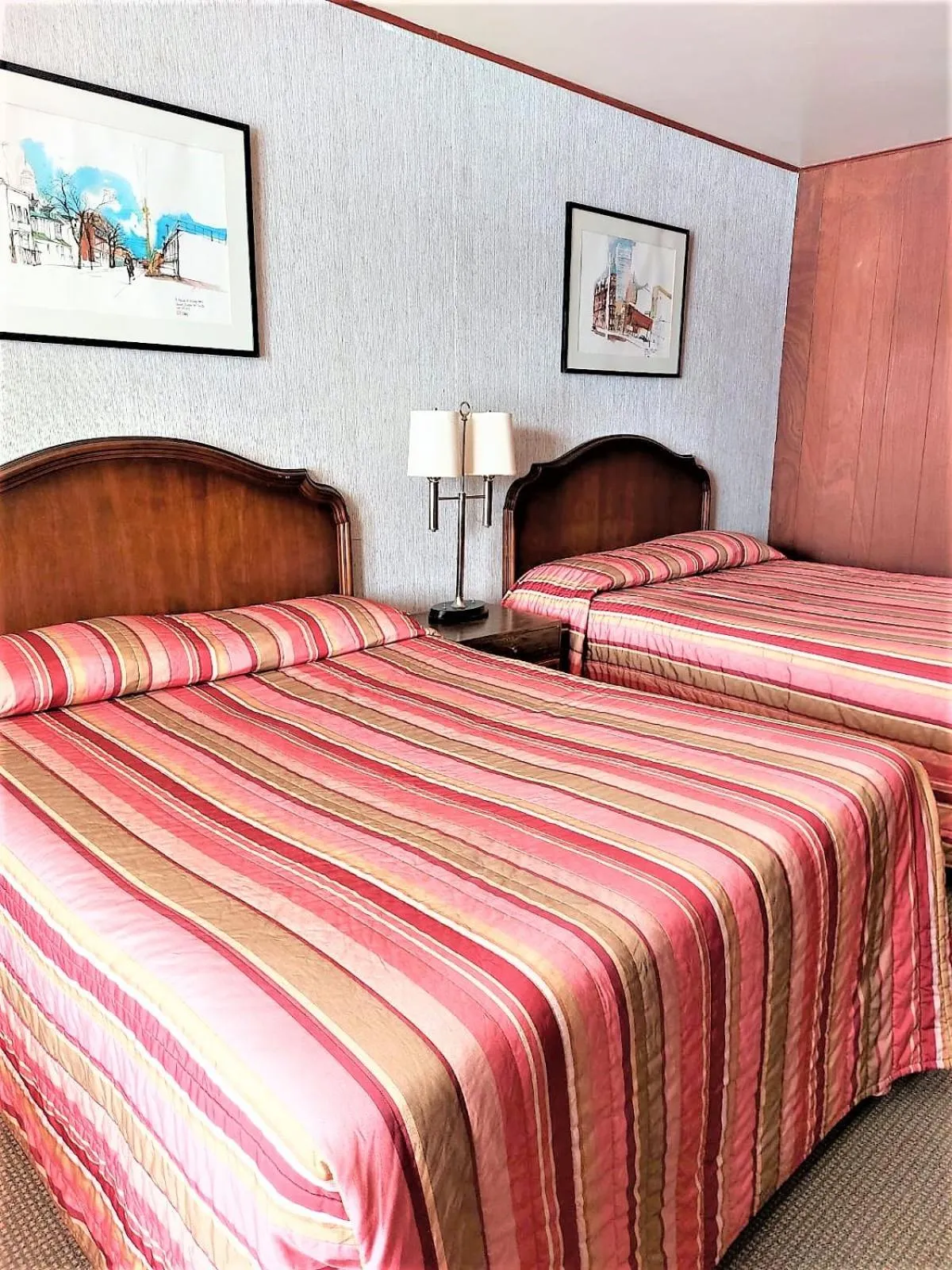 Bed in Red Top Motor Inn
